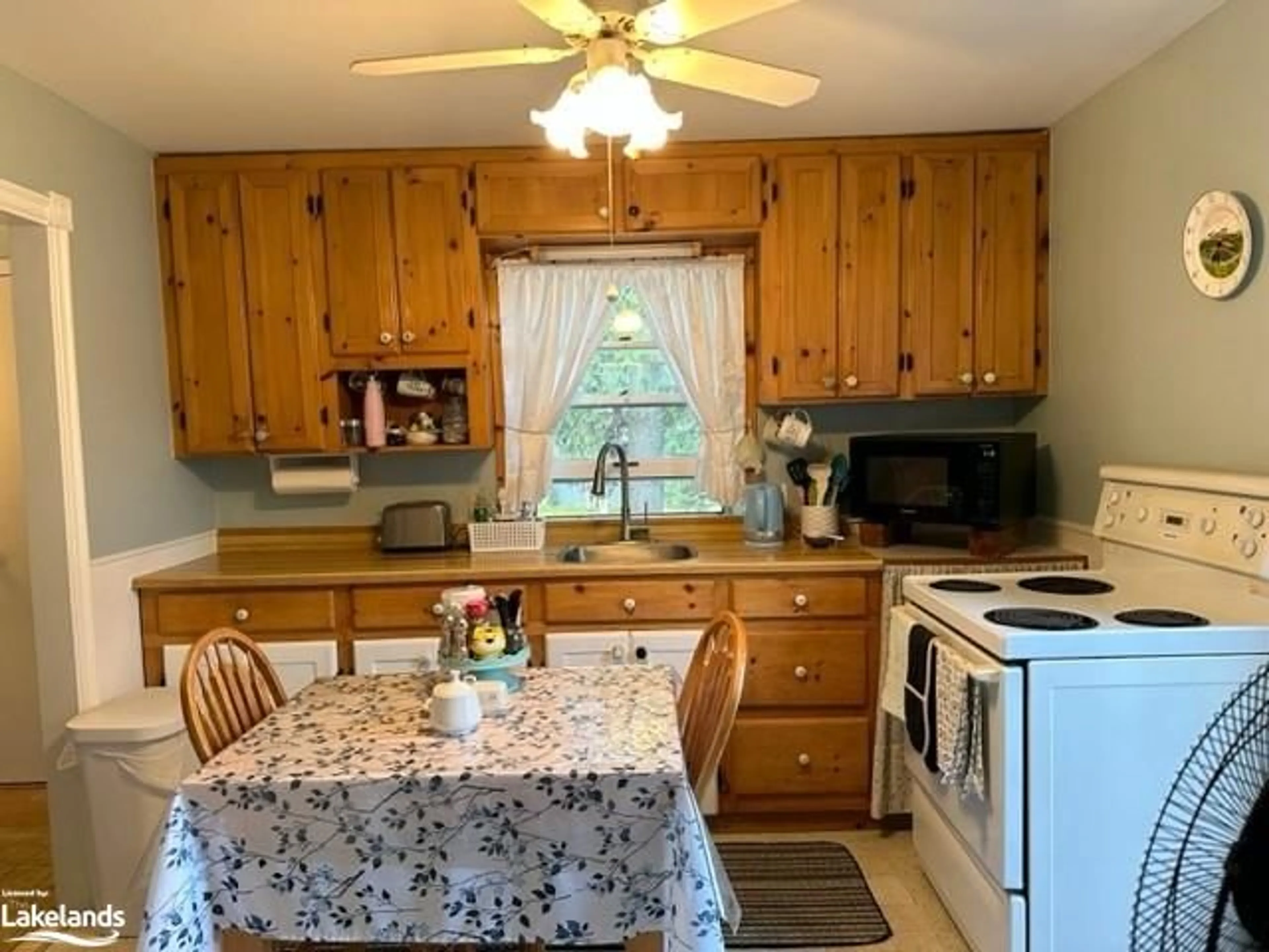 Standard kitchen, wood floors, cottage for 145 Bobcaygeon Rd, Minden Ontario K0M 2K0