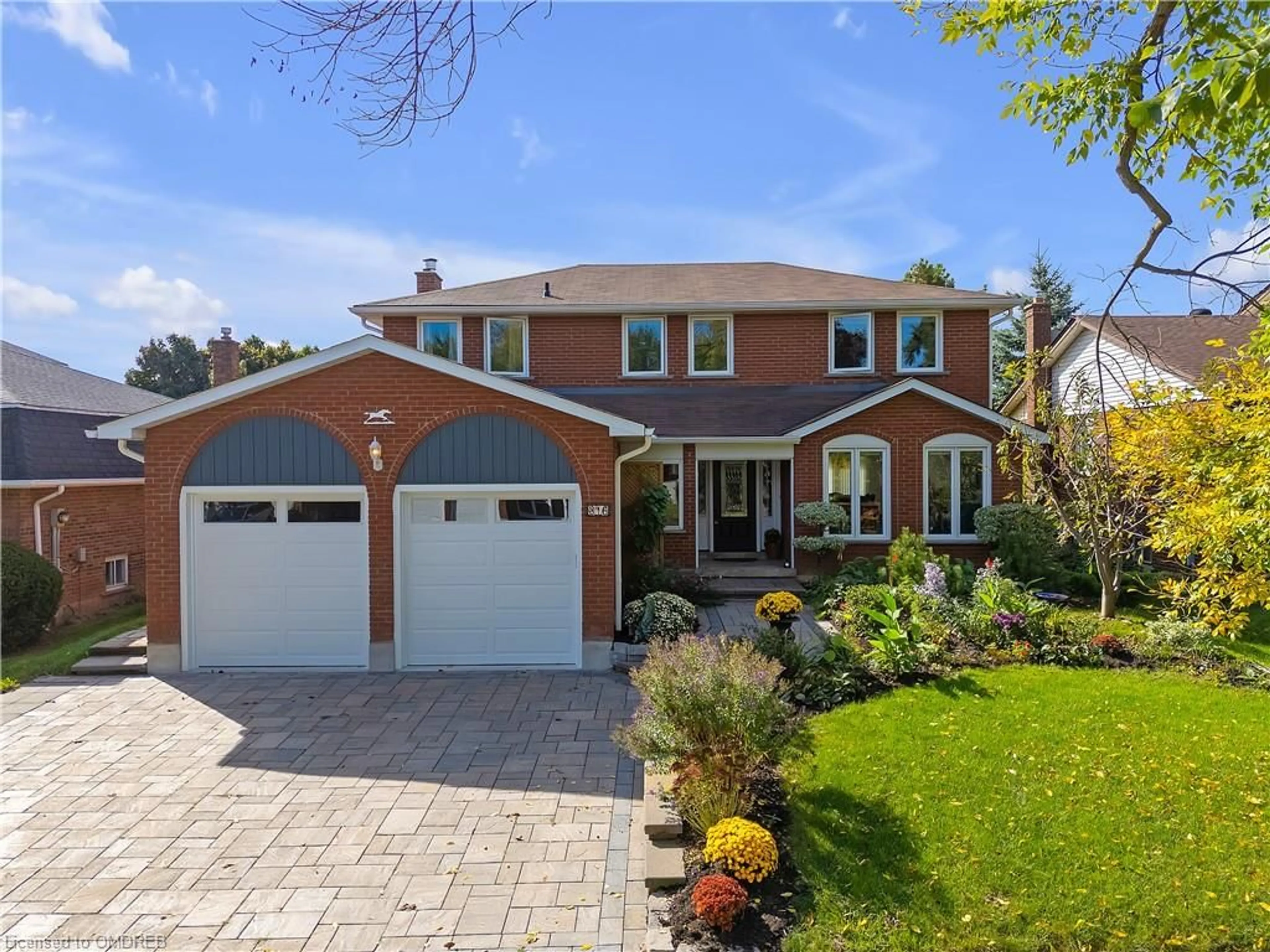 Home with brick exterior material for 316 Pinegrove Rd, Oakville Ontario L6K 3R1