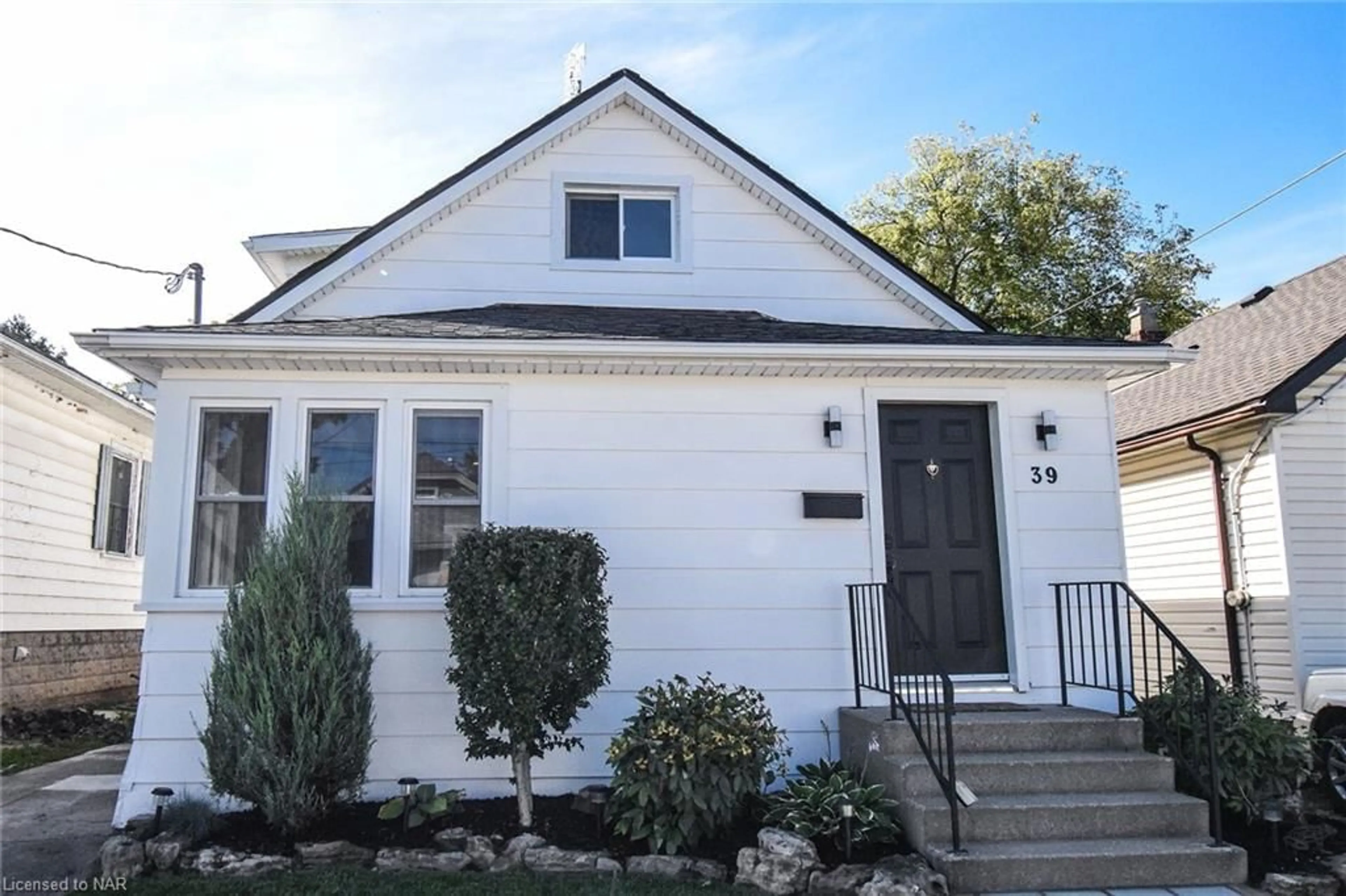 Frontside or backside of a home, cottage for 39 Richmond Ave, St. Catharines Ontario L2R 3W6