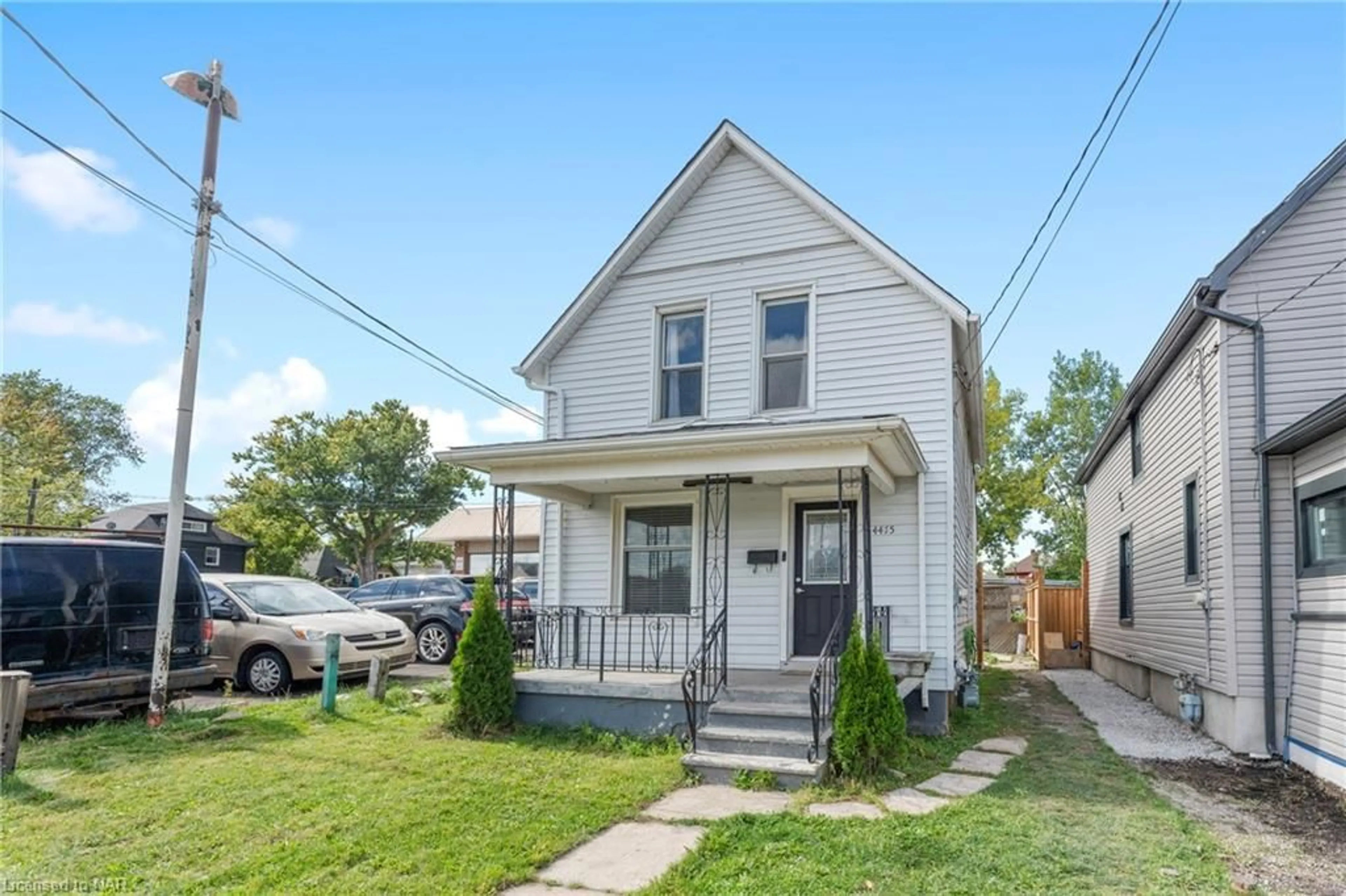 Frontside or backside of a home, the street view for 4475 First Ave, Niagara Falls Ontario L2E 4G1