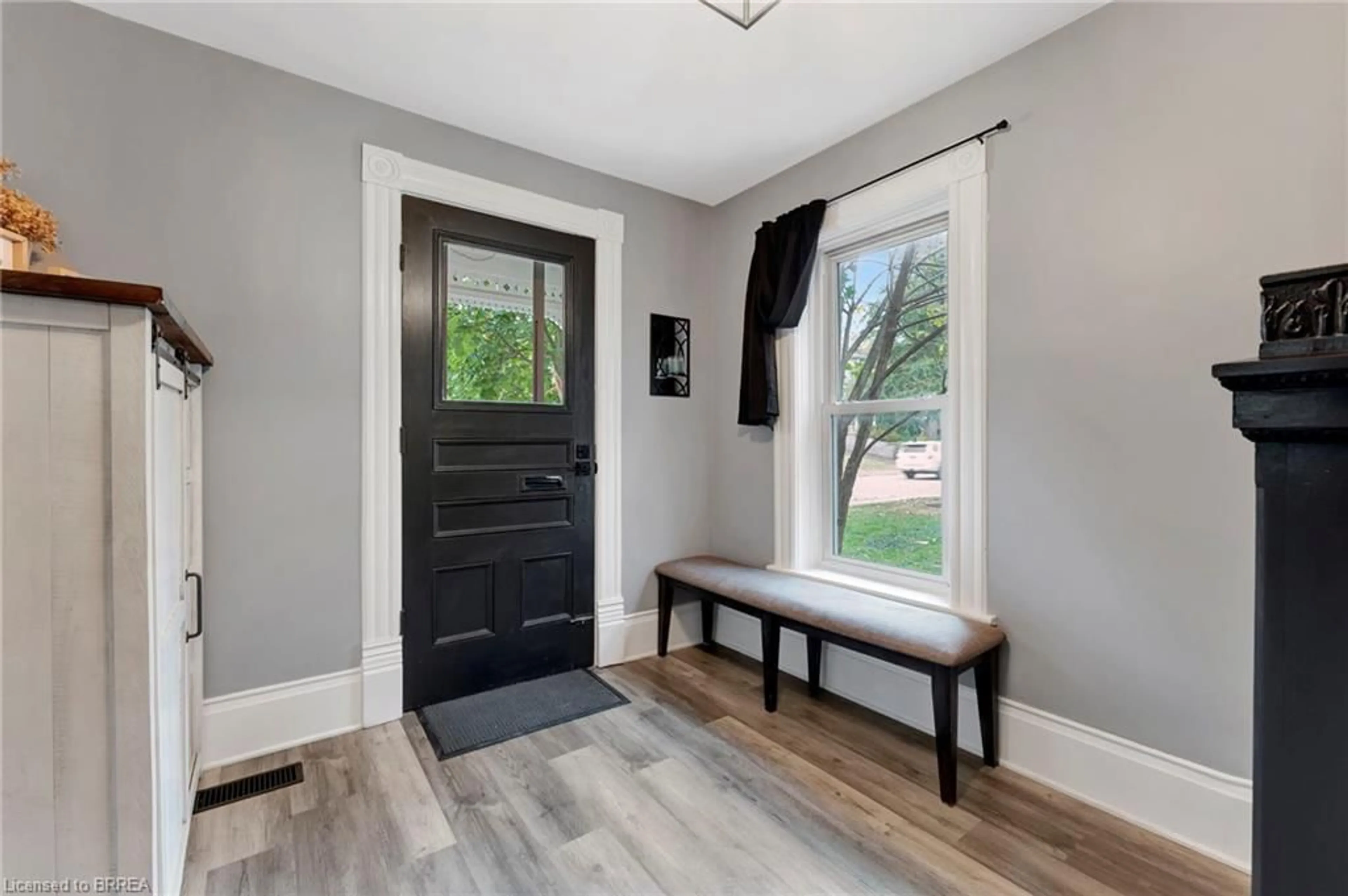 Indoor entryway, wood floors for 119 Frances St, Ingersoll Ontario N5C 2H2