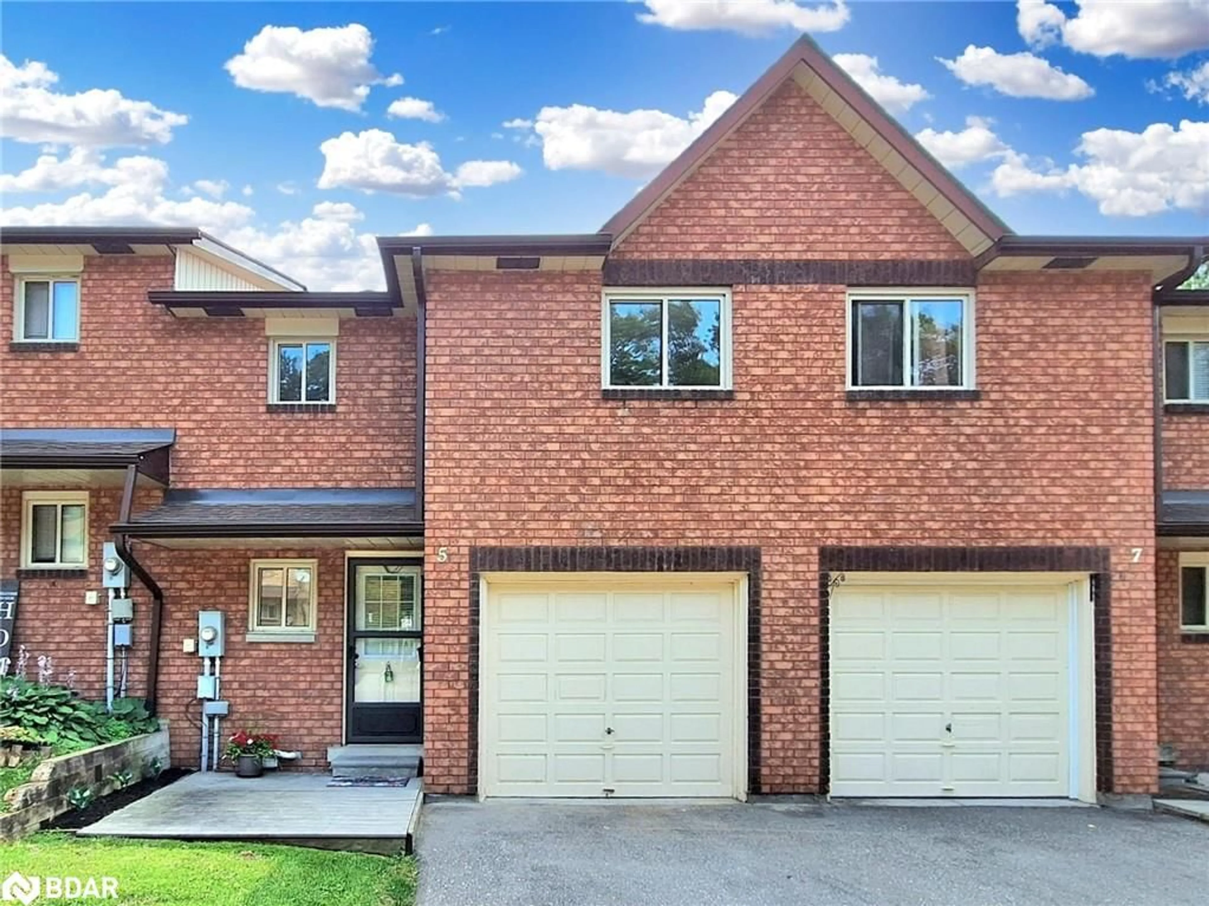 Home with brick exterior material for 5 Shadowood Rd #108, Barrie Ontario L4N 7K5