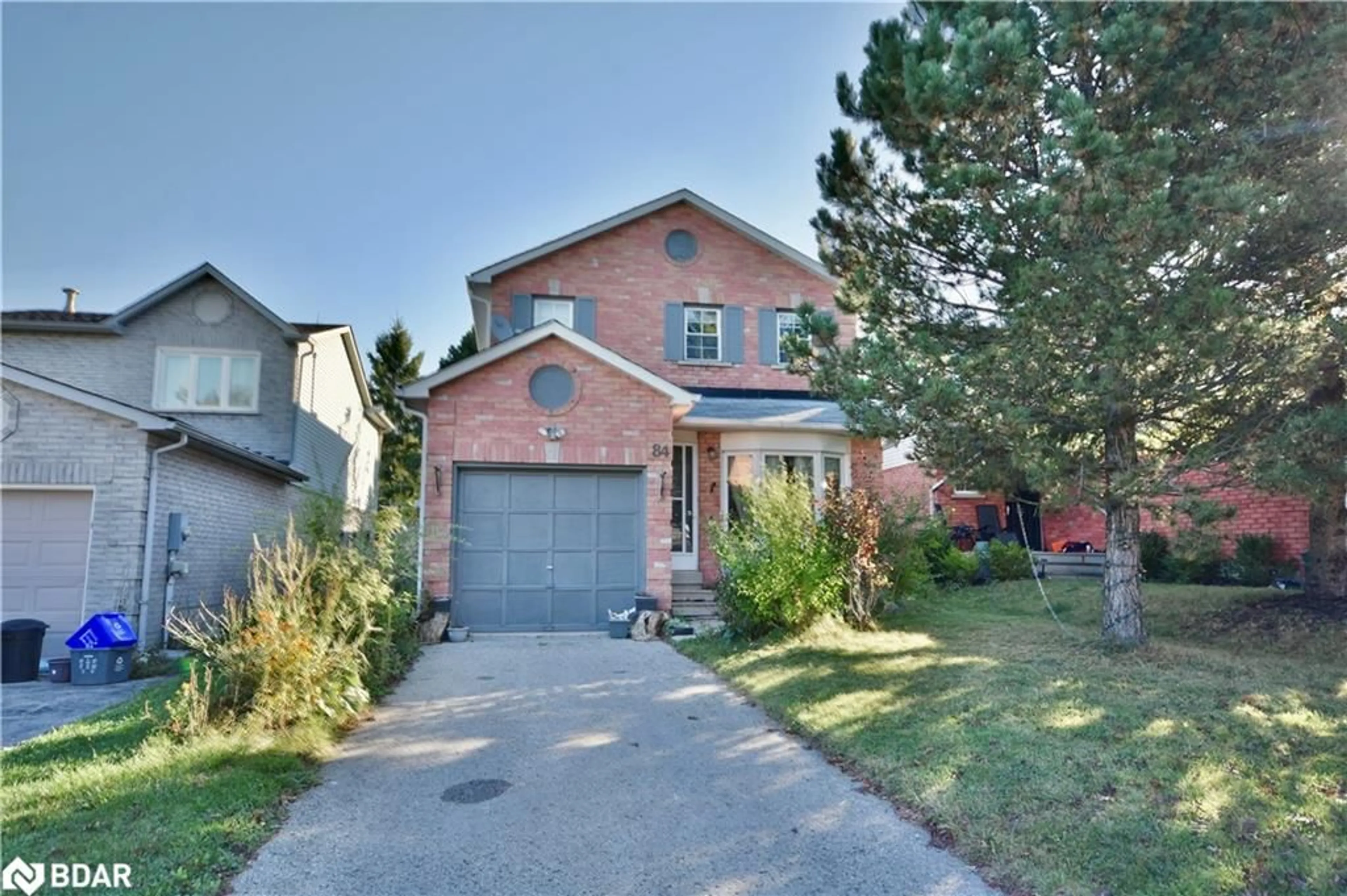 A pic from exterior of the house or condo for 84 Hadden Cres, Barrie Ontario L4M 6G7