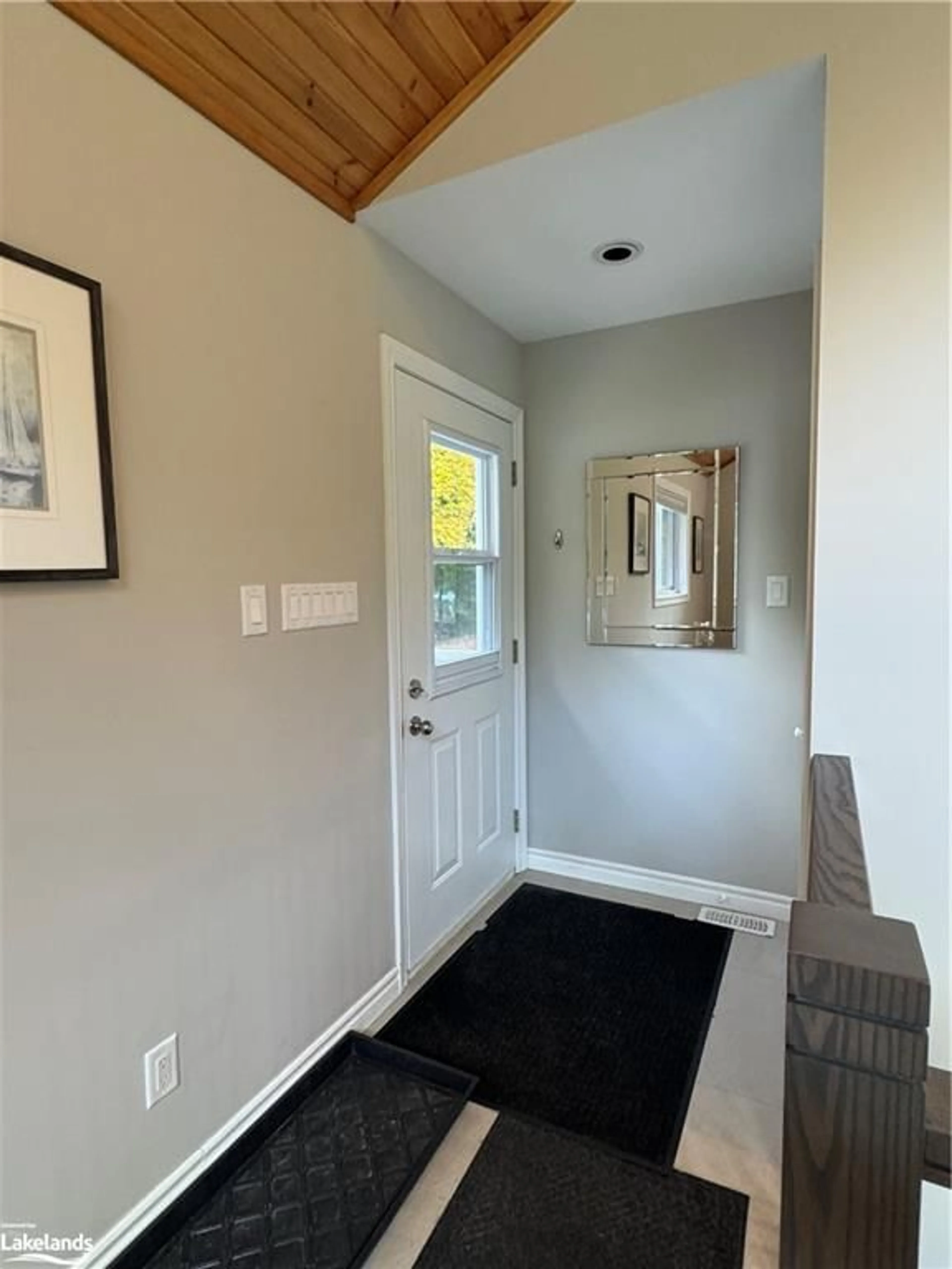 Indoor entryway, wood floors for 825 Madill Rd, Burk's Falls Ontario P0A 1C0