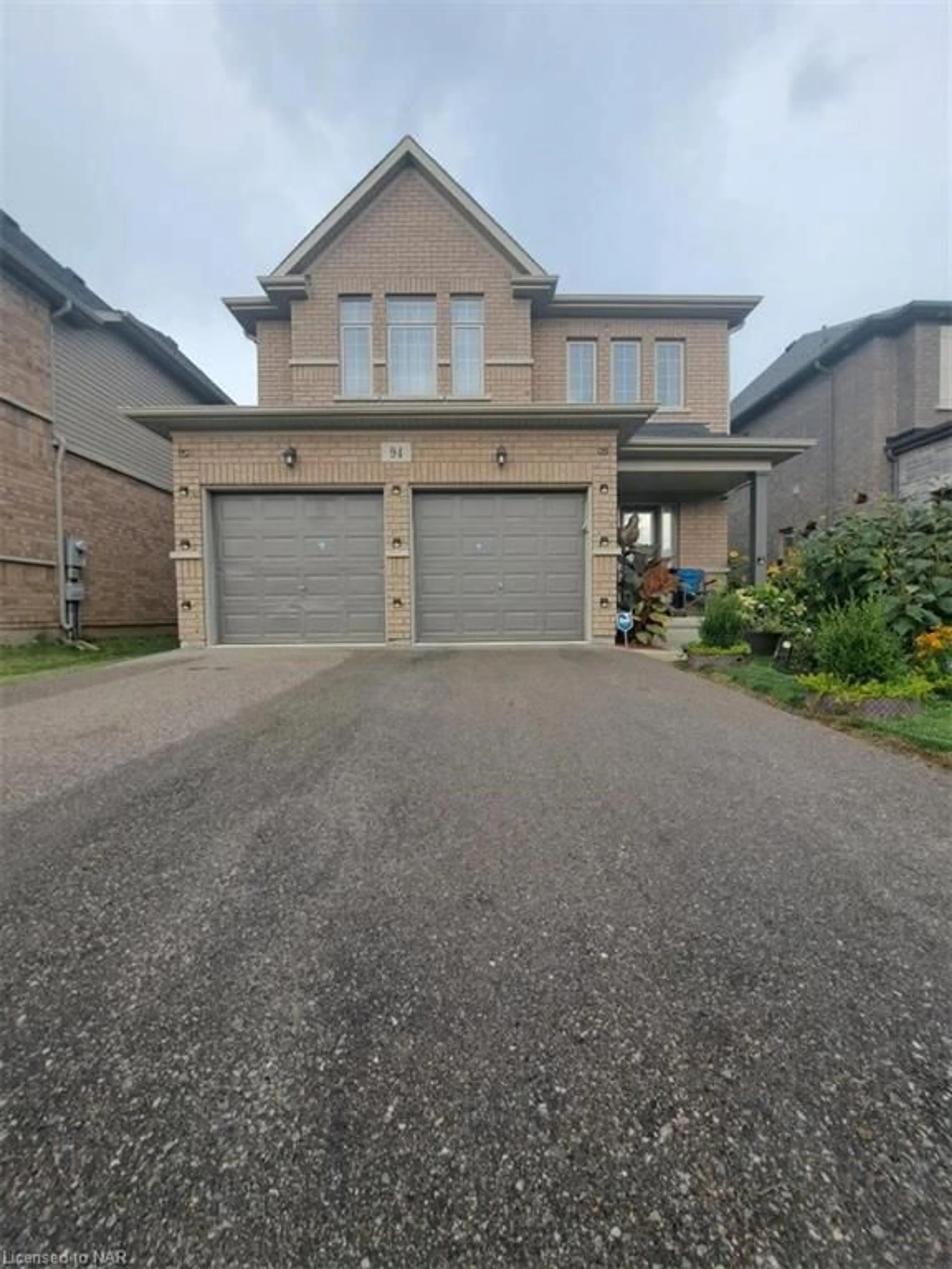 Frontside or backside of a home for 94 Sunset Way, Thorold Ontario L2V 0C8