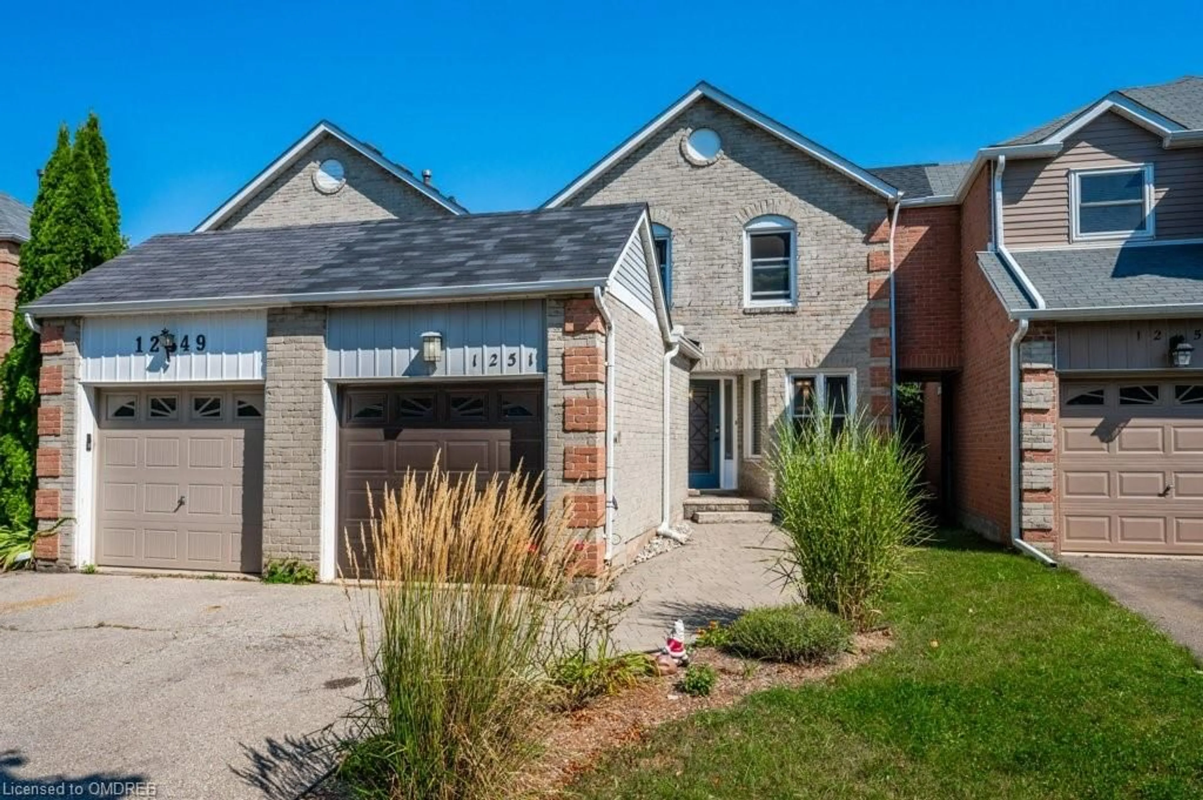 Home with brick exterior material for 1251 Hedgestone Cres, Oakville Ontario L6M 1Y1