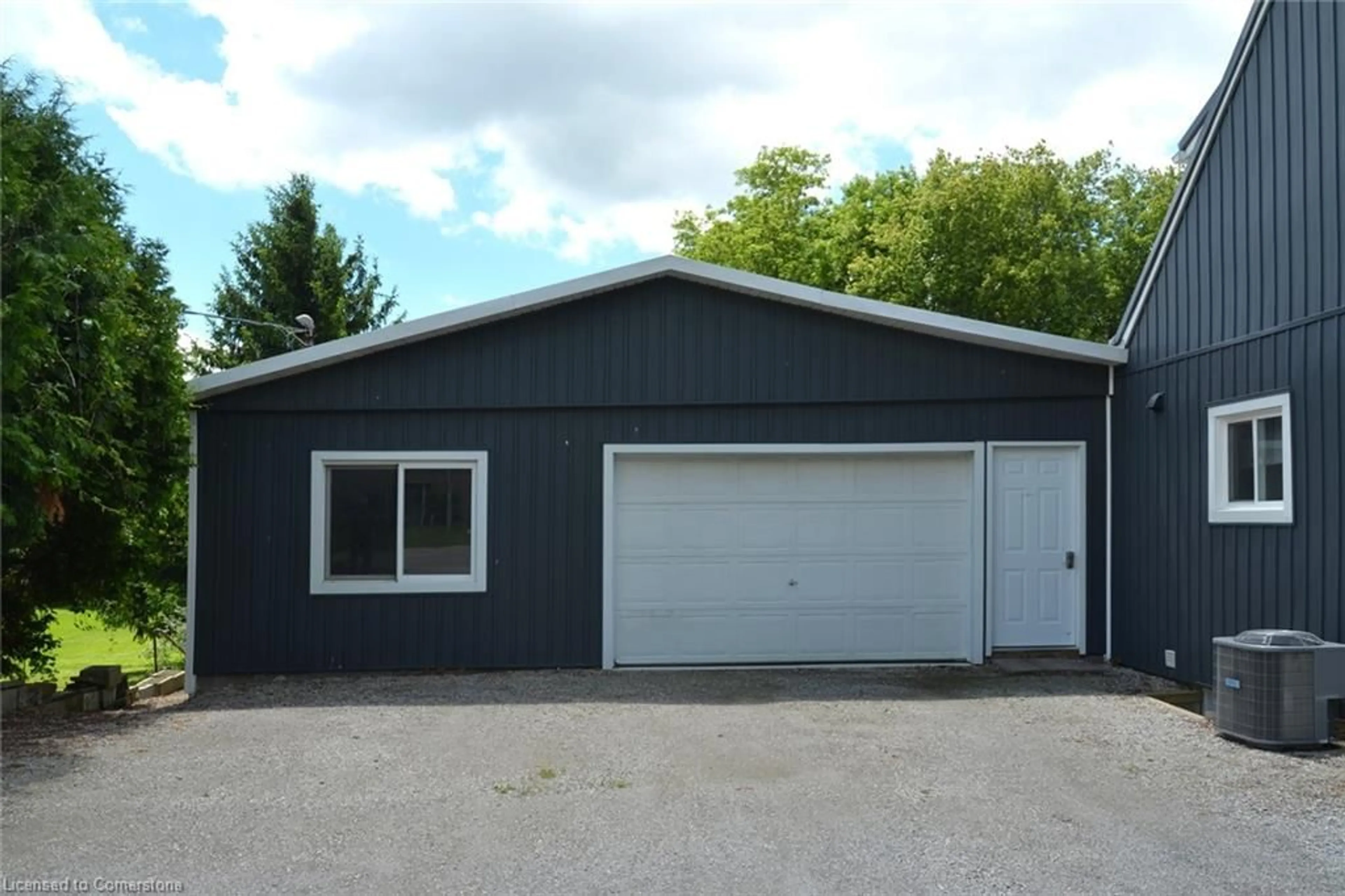 Indoor garage for 404 Queensway St, Simcoe Ontario N3Y 2N3