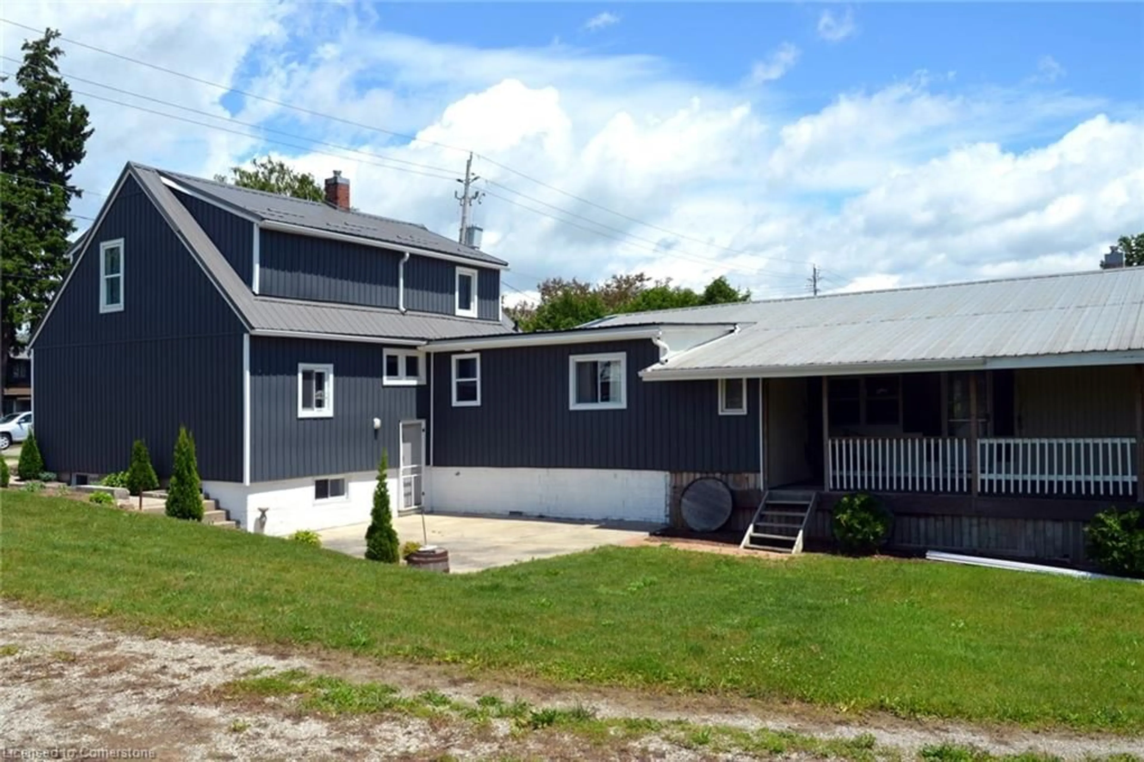 Frontside or backside of a home, cottage for 404 Queensway St, Simcoe Ontario N3Y 2N3