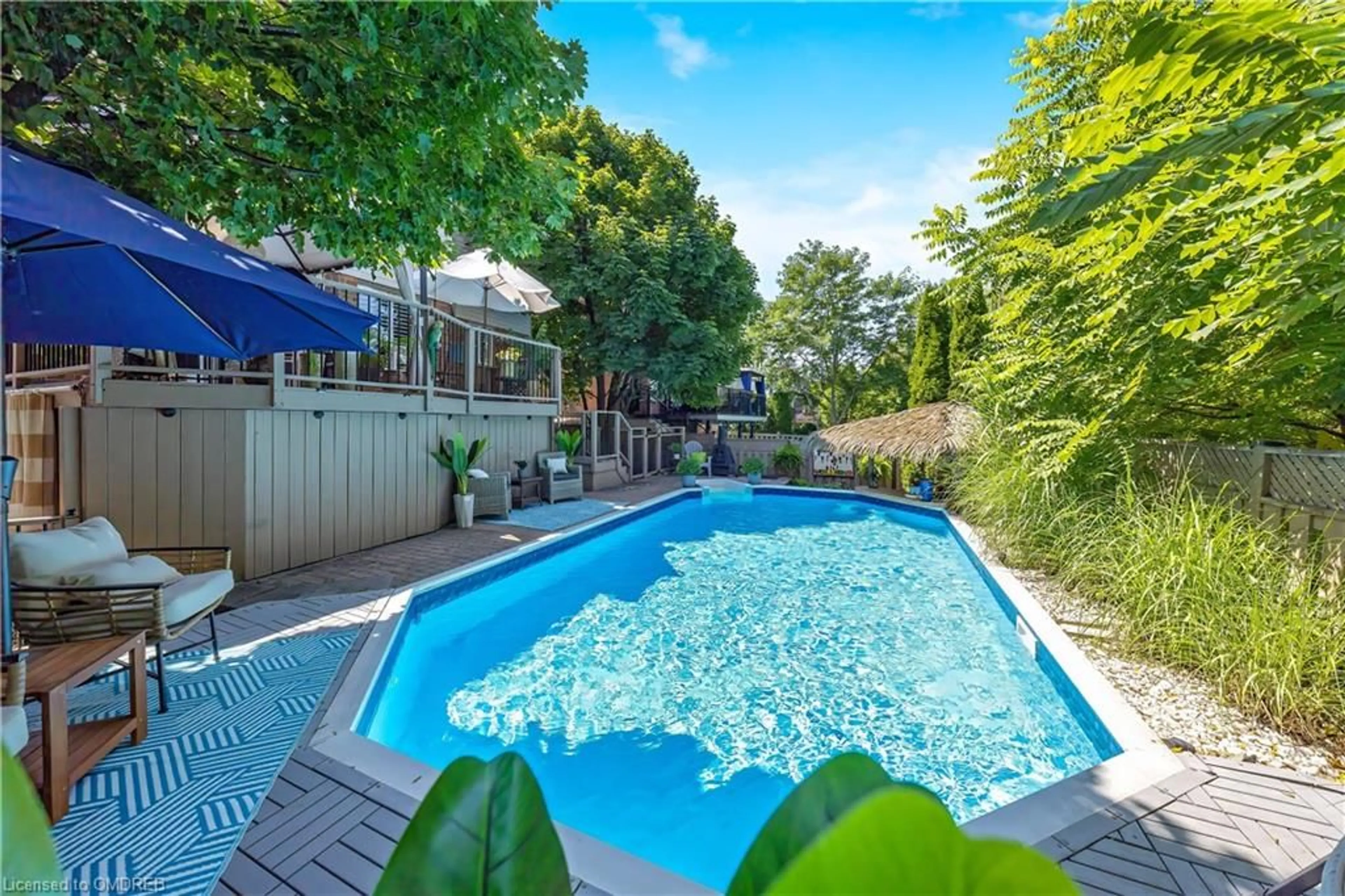 Indoor or outdoor pool for 110 Pentland Rd, Waterdown Ontario L8B 0P4