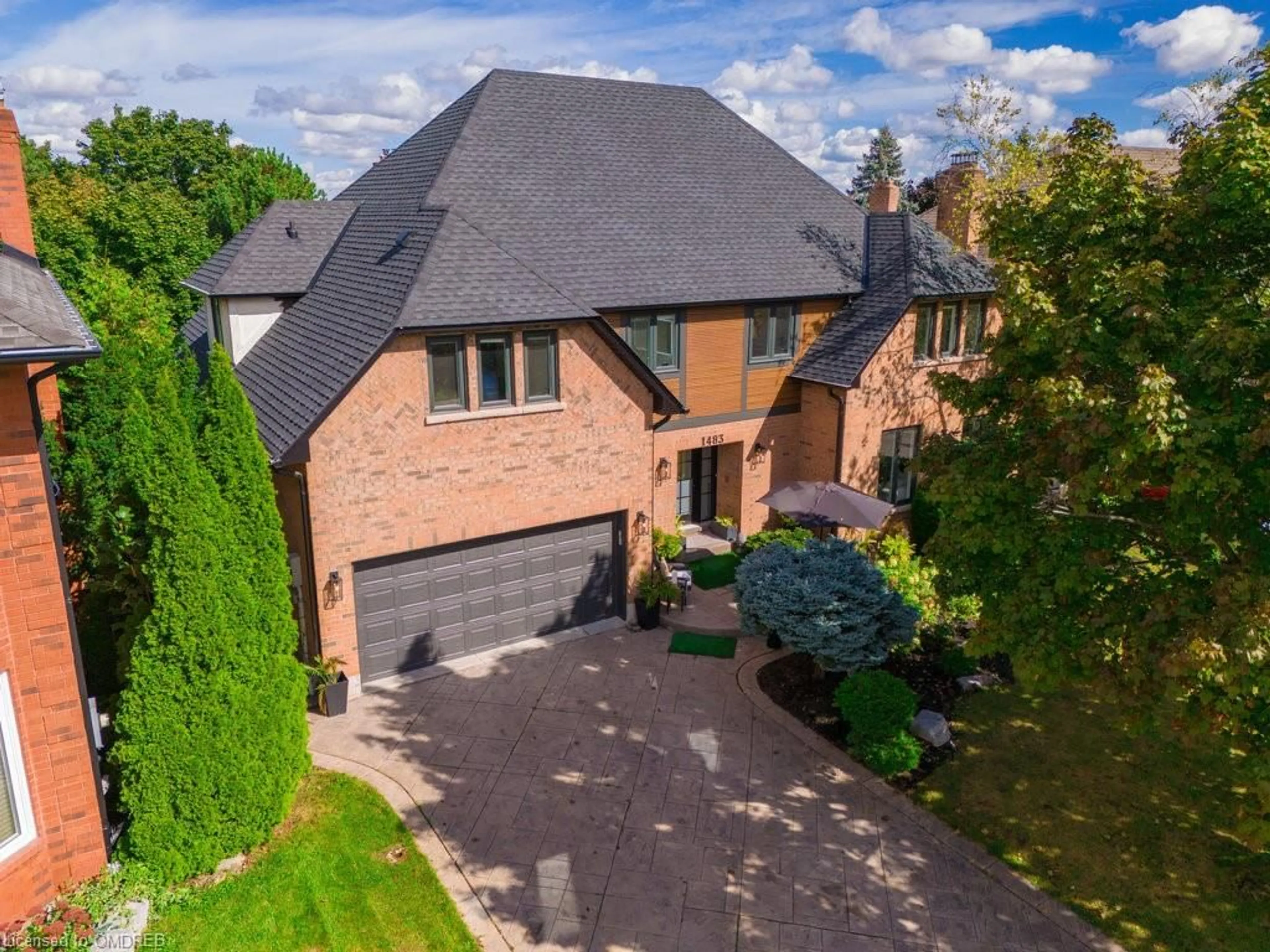 Frontside or backside of a home for 1483 The Links Dr, Oakville Ontario L6M 2P2