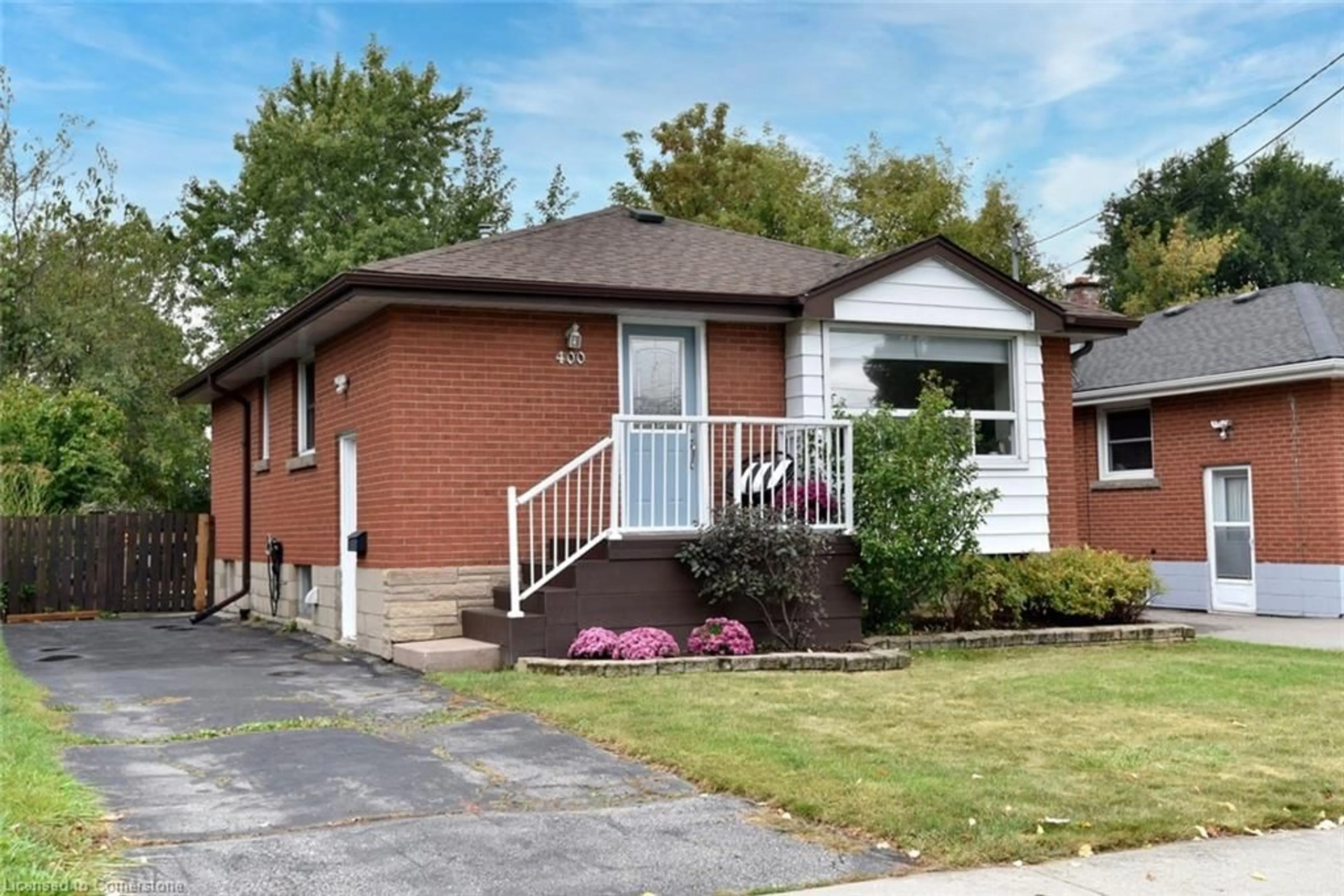 Home with brick exterior material for 400 East 43rd St, Hamilton Ontario L8T 3E3