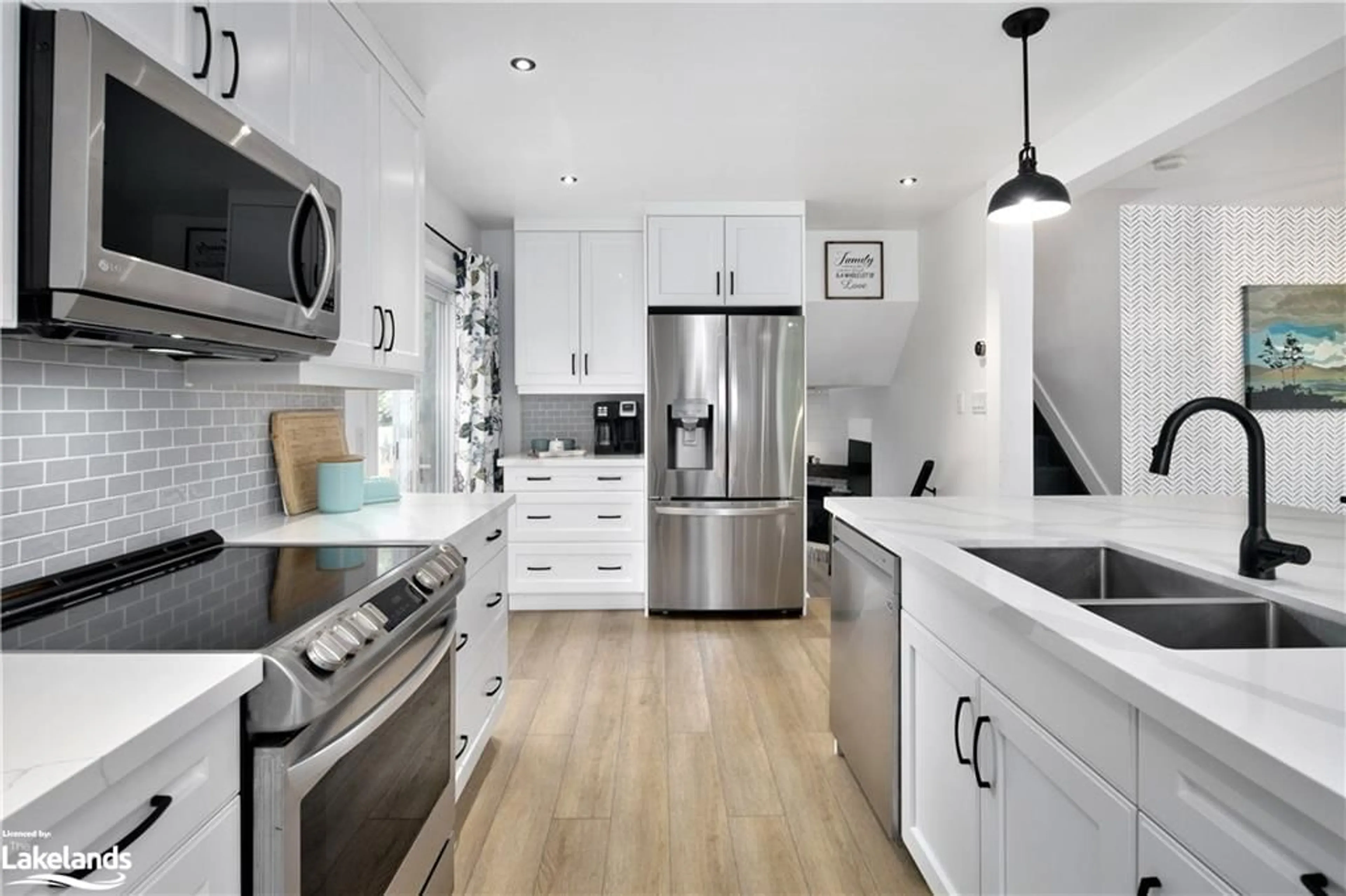 Contemporary kitchen, wood floors, cottage for 4 Dillon Dr, Collingwood Ontario L9Y 4S3