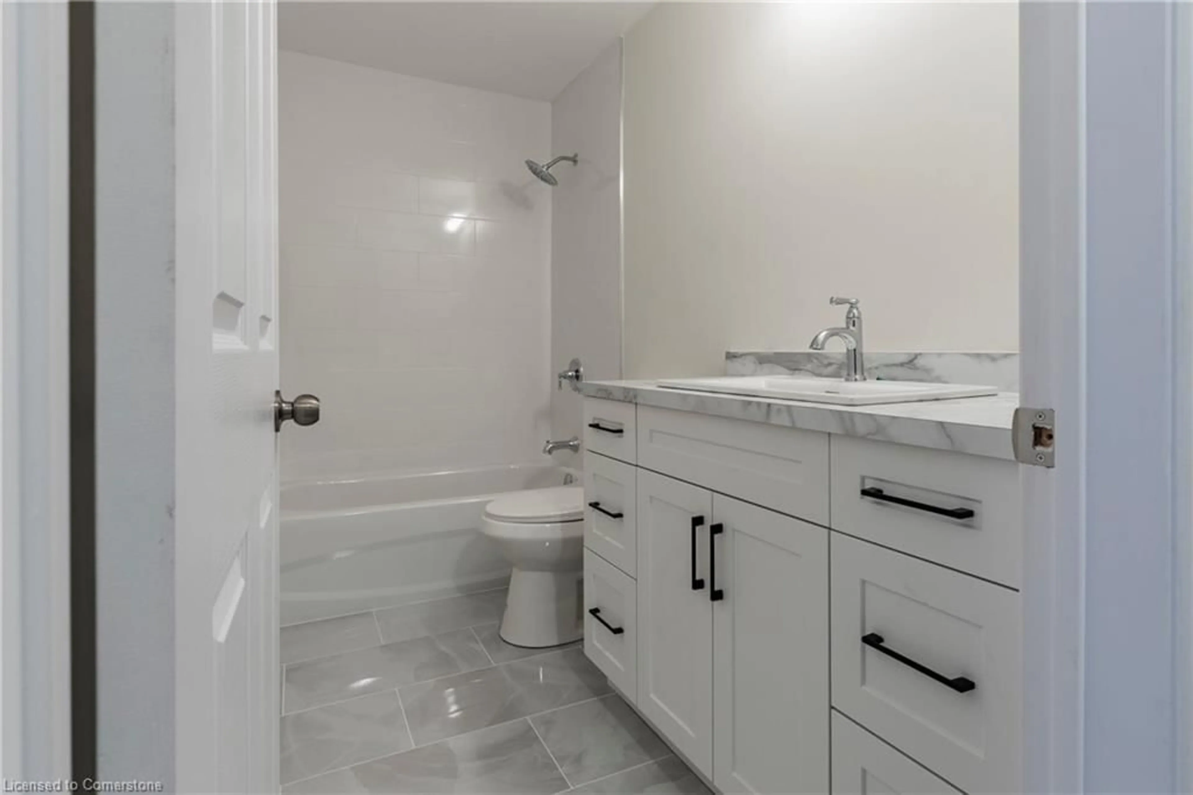 Bathroom, ceramic floors for 100 Beddoe Dr #92, Hamilton Ontario L8P 4Z2