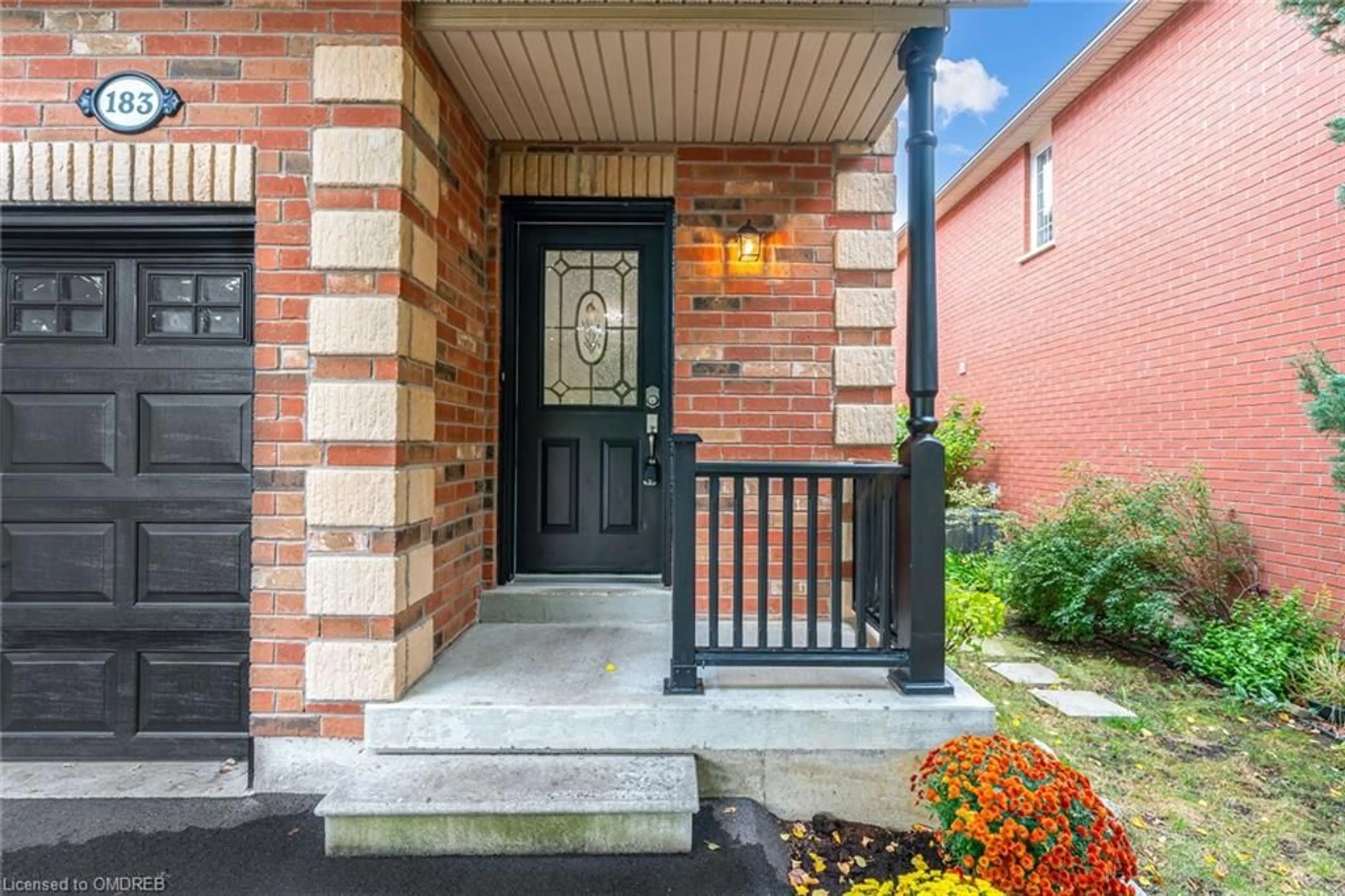 Indoor entryway for 183 Margaret Dr, Oakville Ontario L6K 2W2