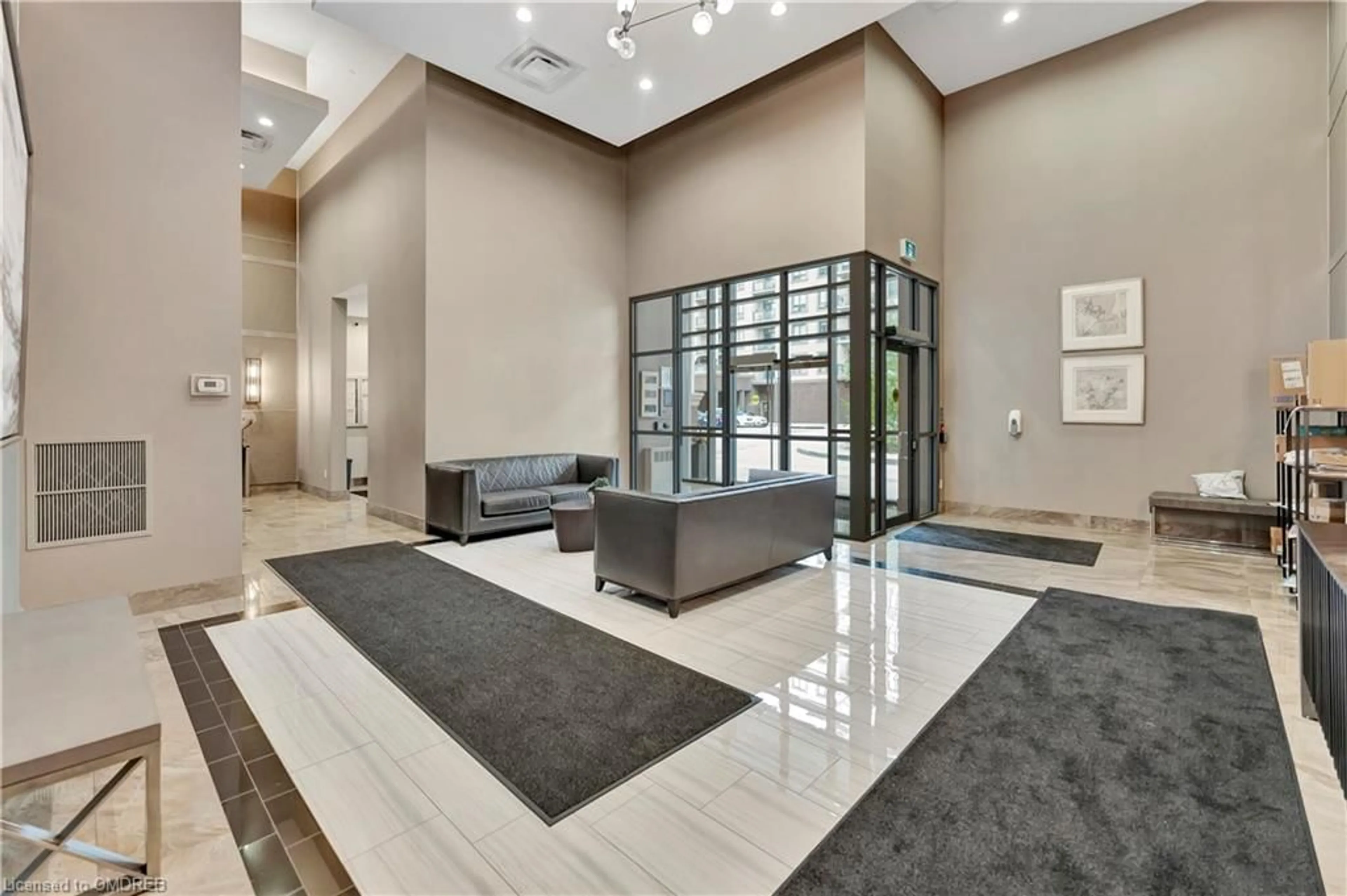 Indoor lobby for 2490 Old Bronte Rd #628, Oakville Ontario L6M 0Y5