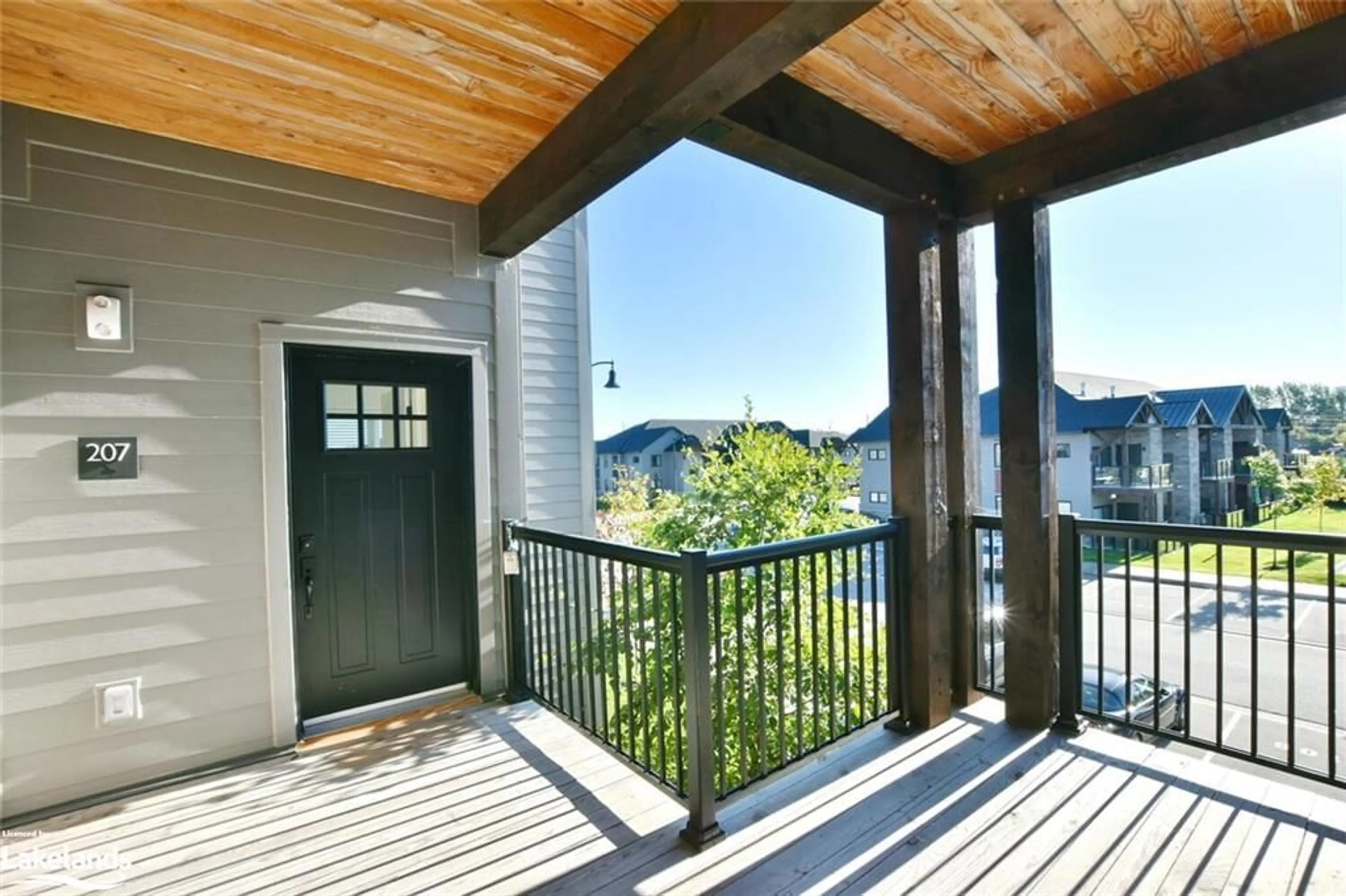 Indoor entryway, wood floors for 12 Beausoleil Lane #207, The Blue Mountains Ontario L9Y 2X5