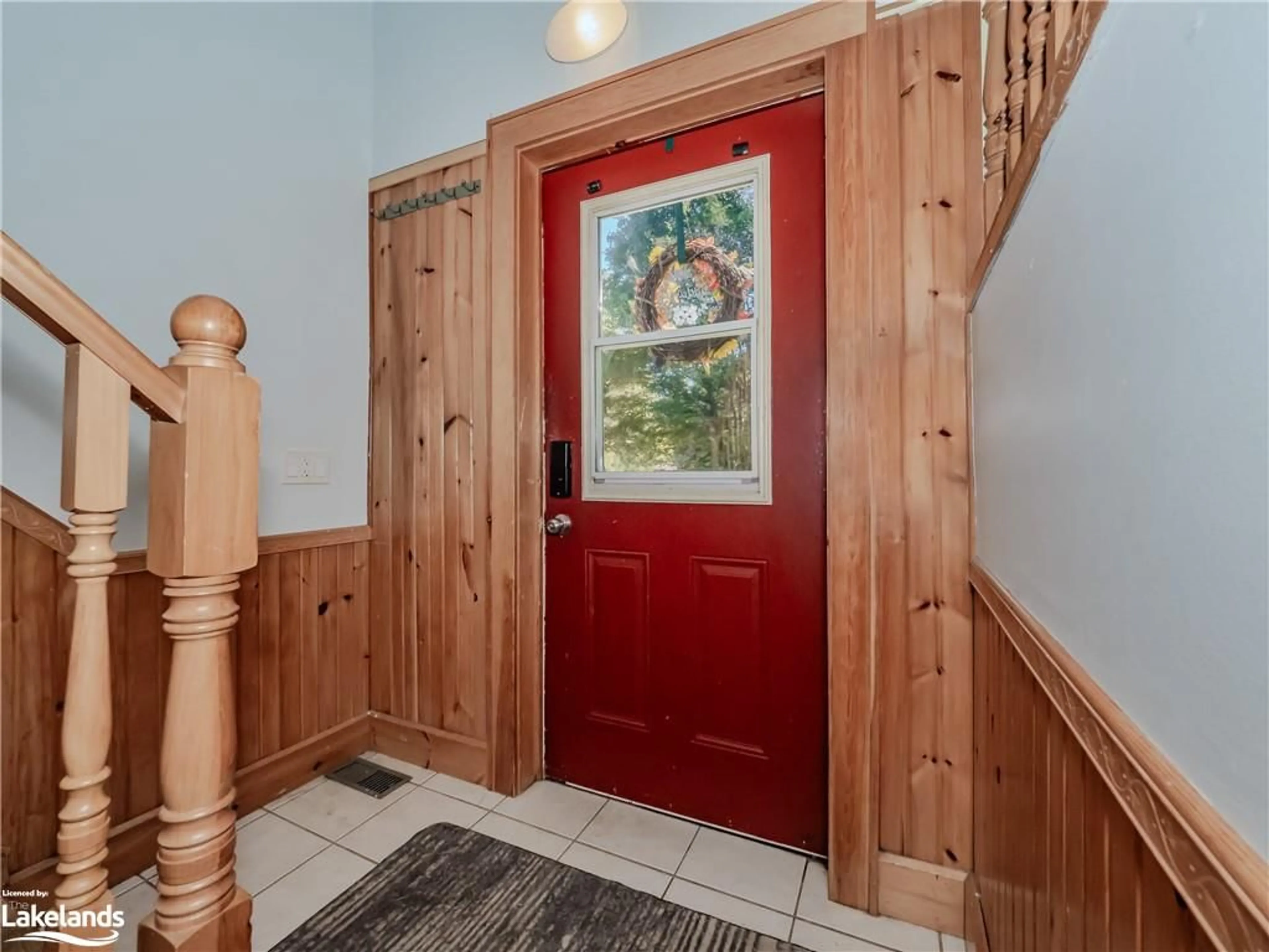 Indoor entryway, wood floors for 780 Manitoba St, Bracebridge Ontario P1L 0K8