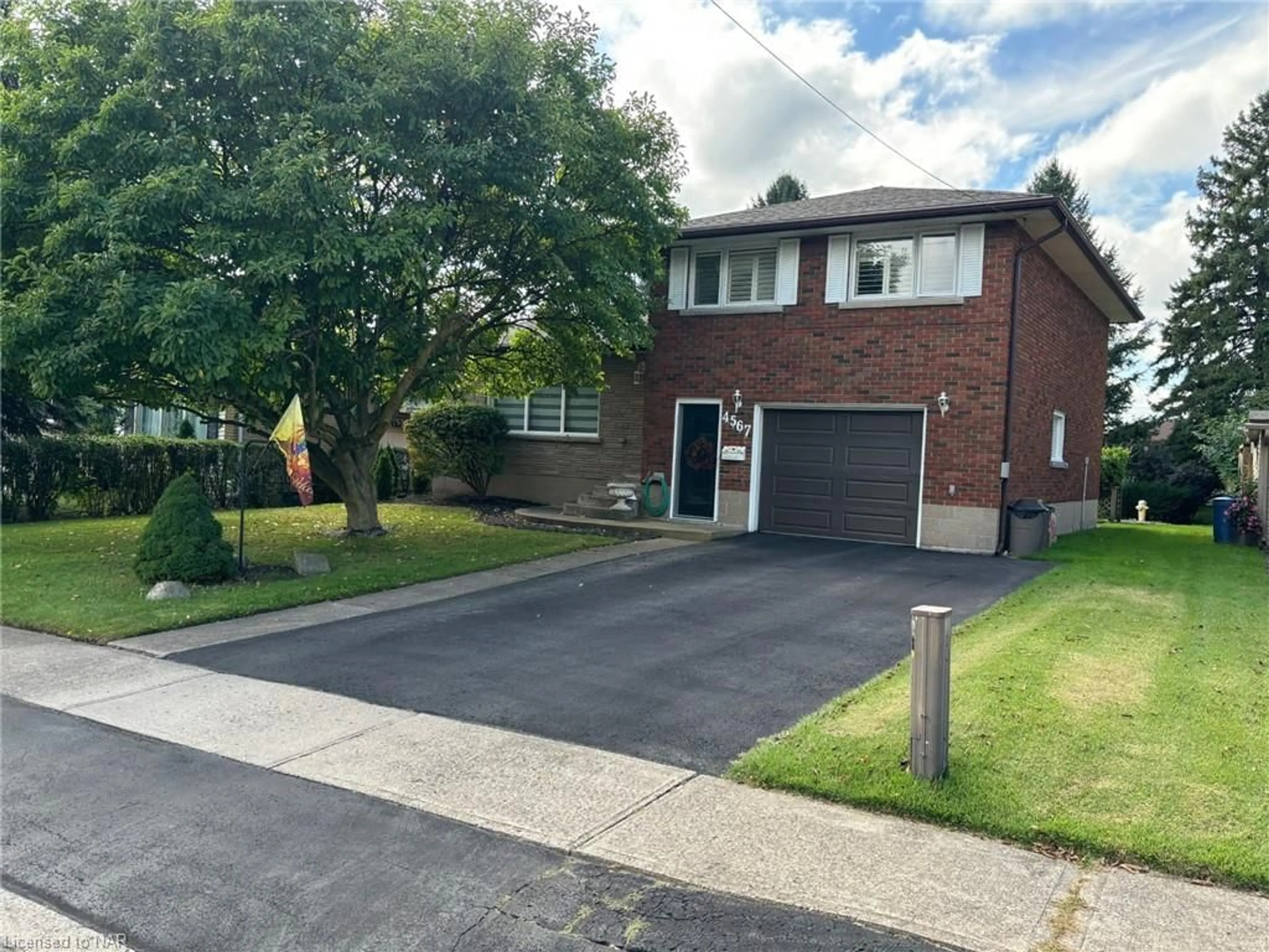 Frontside or backside of a home, the street view for 4567 Nancy Dr, Niagara Falls Ontario L2E 5L4