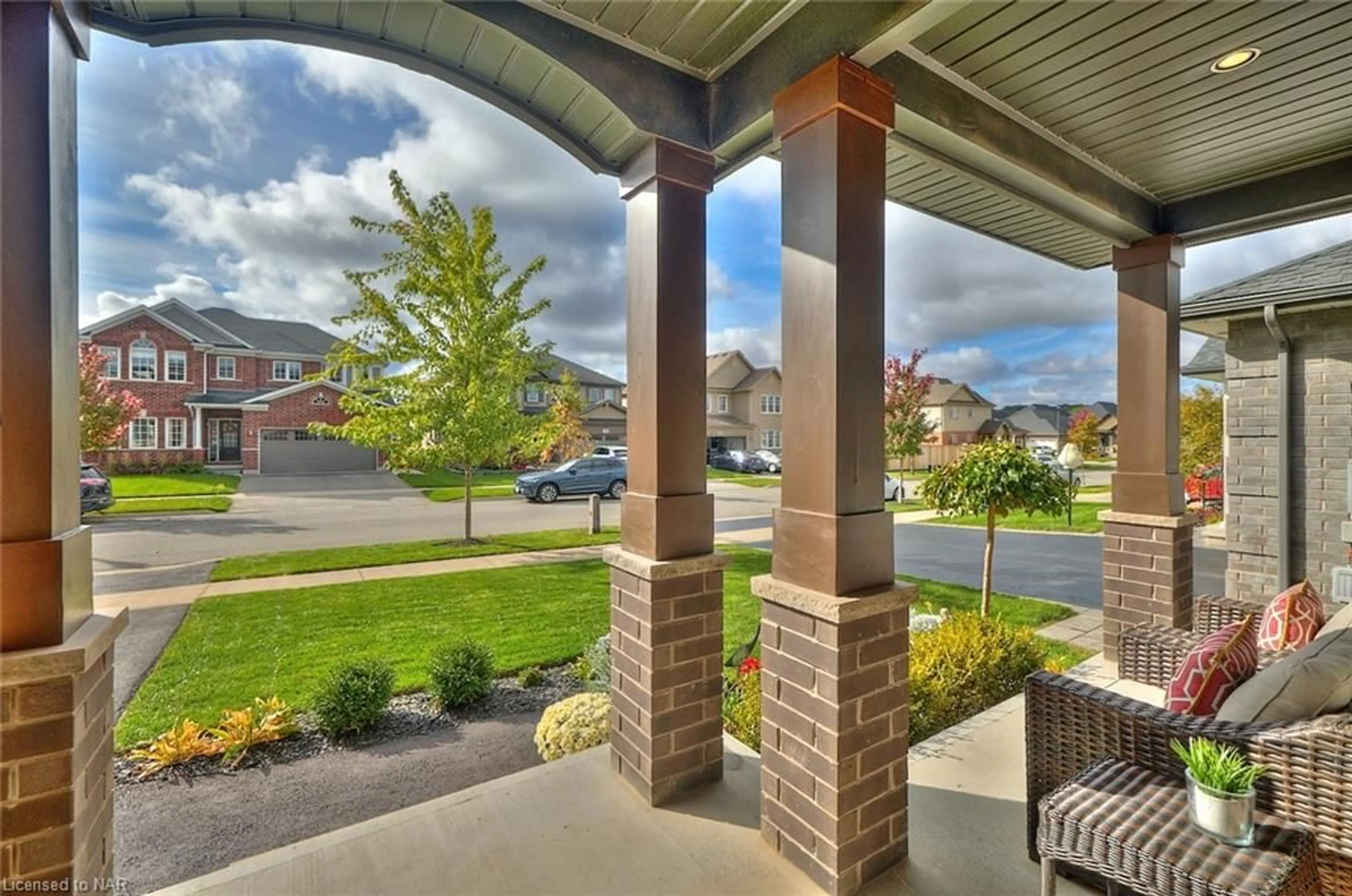 Patio, the street view for 76 Bergenstein Cres, Fonthill Ontario L0S 1E6