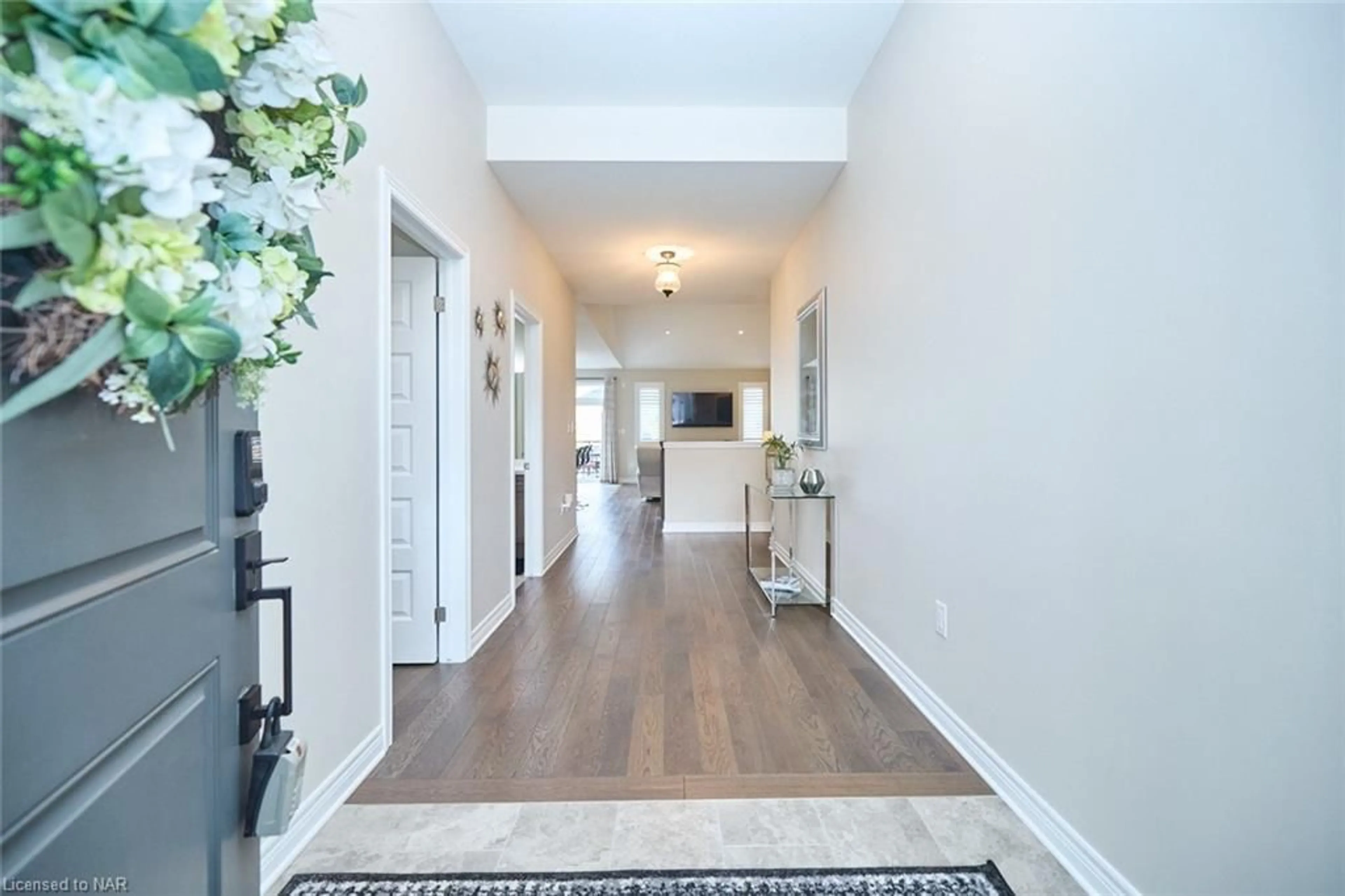 Indoor entryway, wood floors for 76 Bergenstein Cres, Fonthill Ontario L0S 1E6