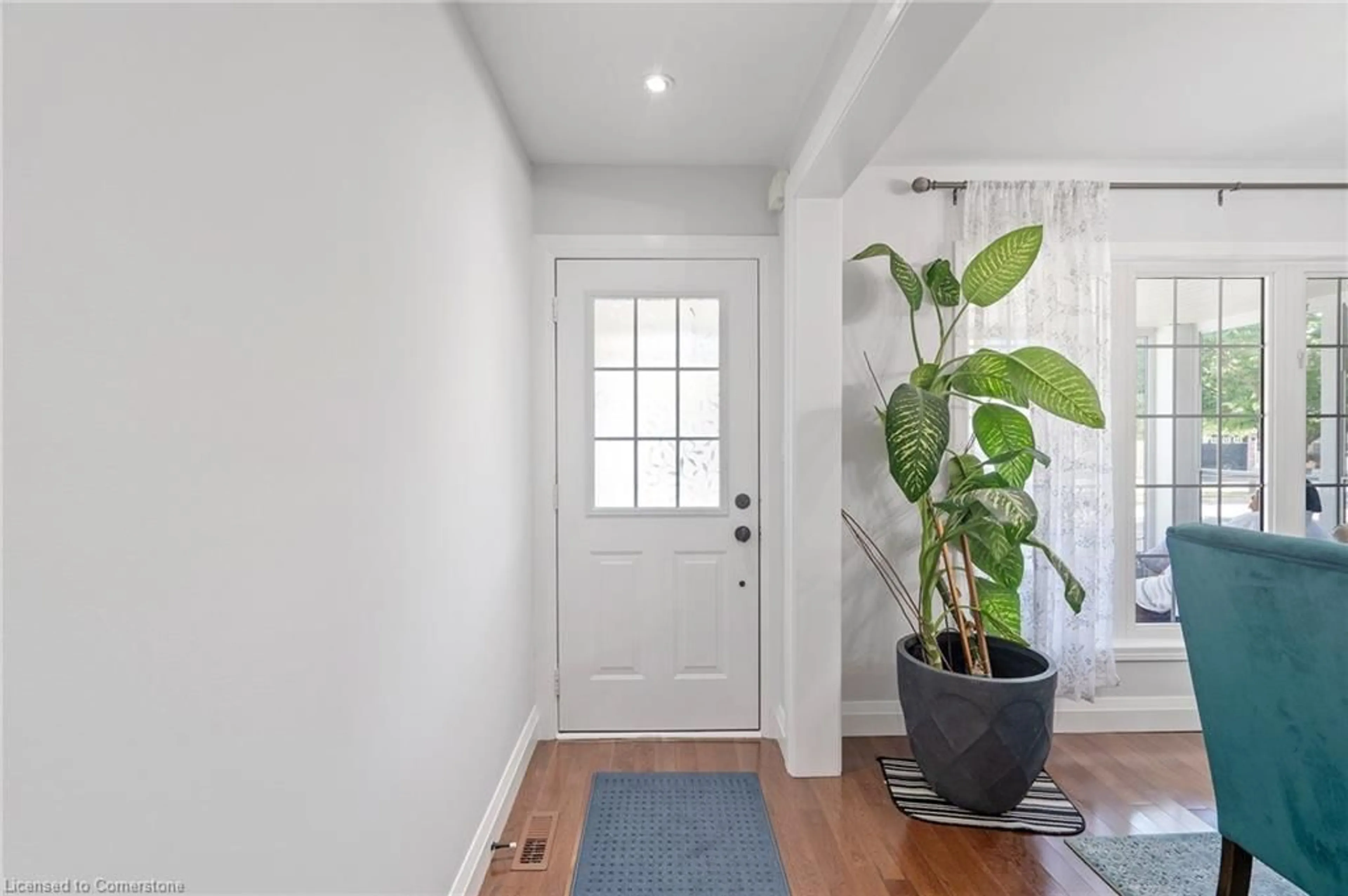 Indoor entryway, wood floors for 956 Huffman Cres, Milton Ontario L9T 6M7