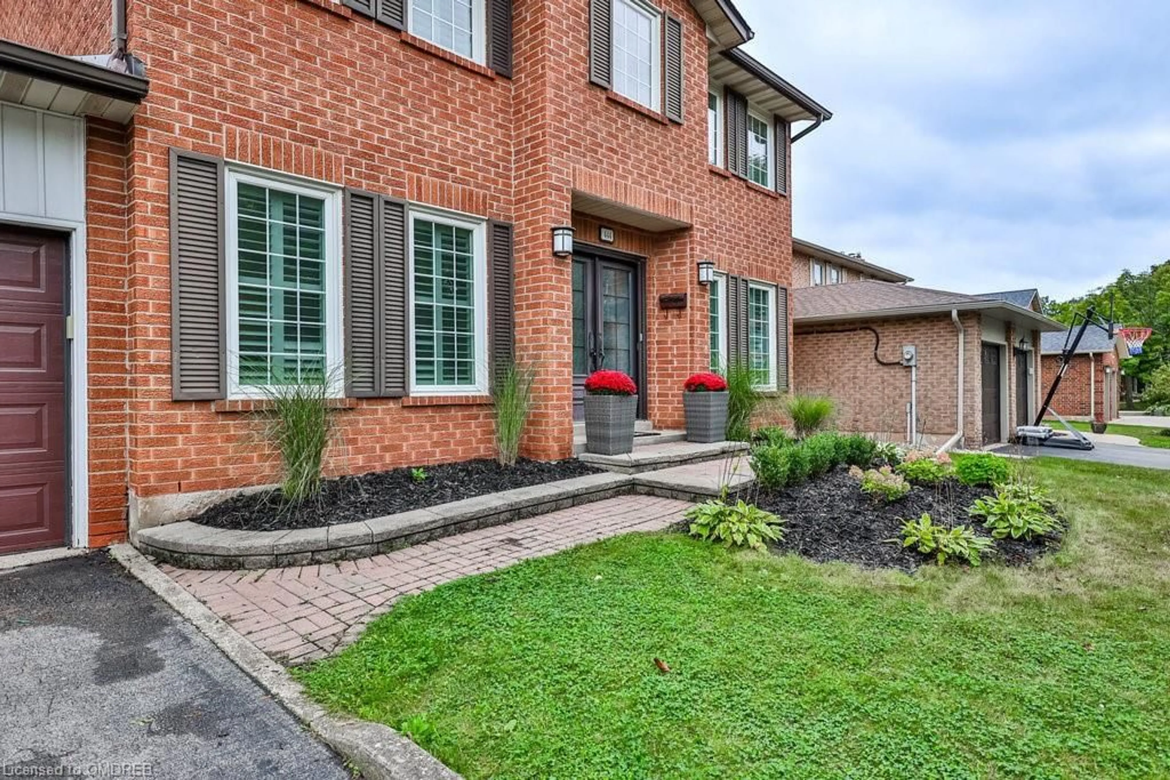 Home with brick exterior material for 444 Lincoln Gate, Oakville Ontario L6H 3J7