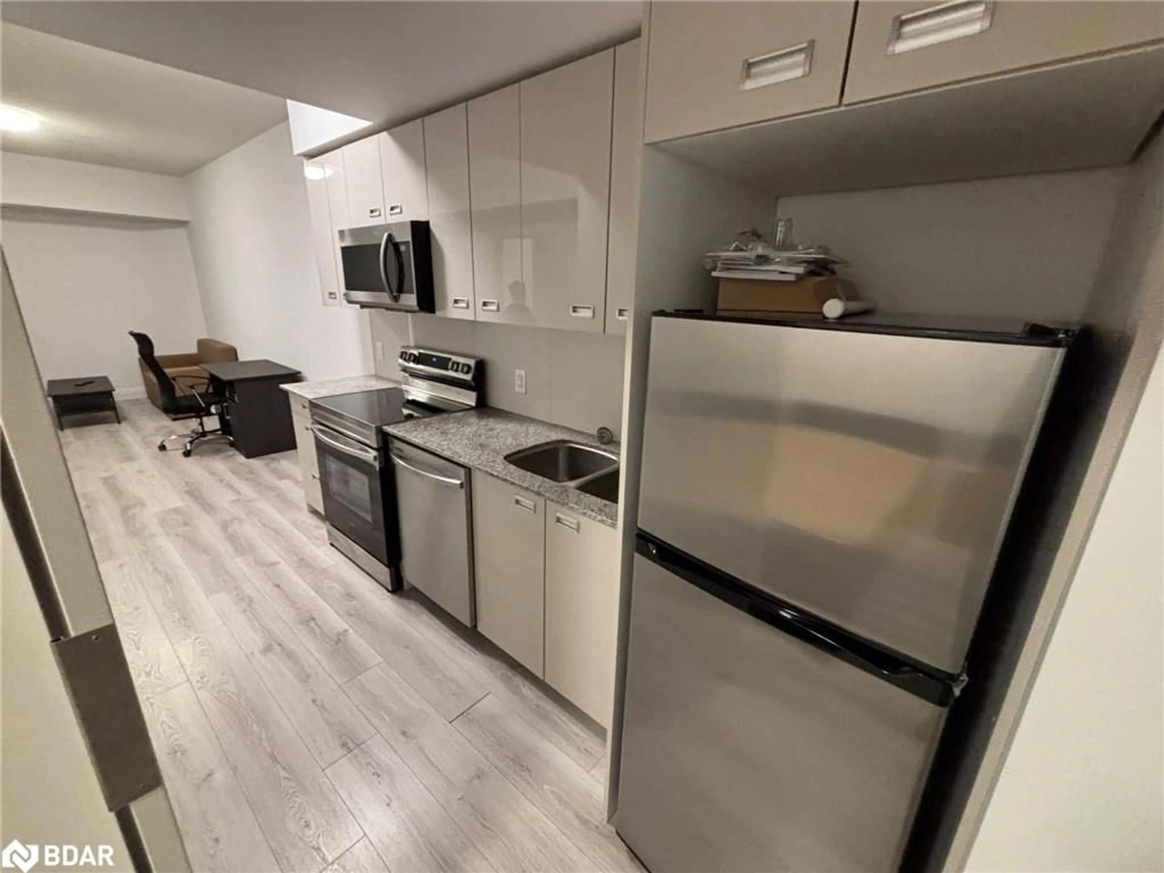 Standard kitchen for 652 Princess St #241, Frontenac Ontario K7L 1E5