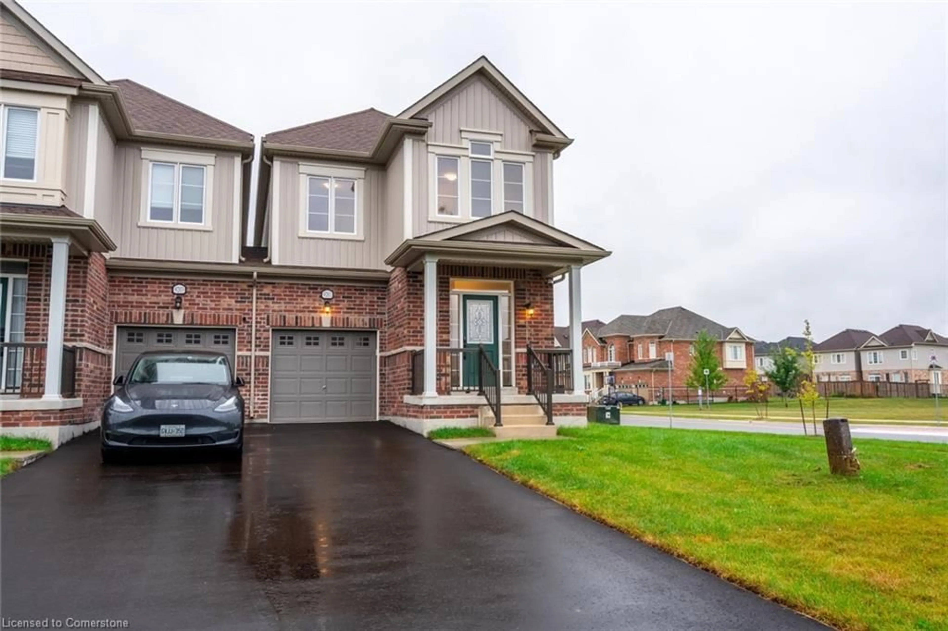 Home with brick exterior material for 9201 Griffon St, Niagara Falls Ontario L2G 3R6