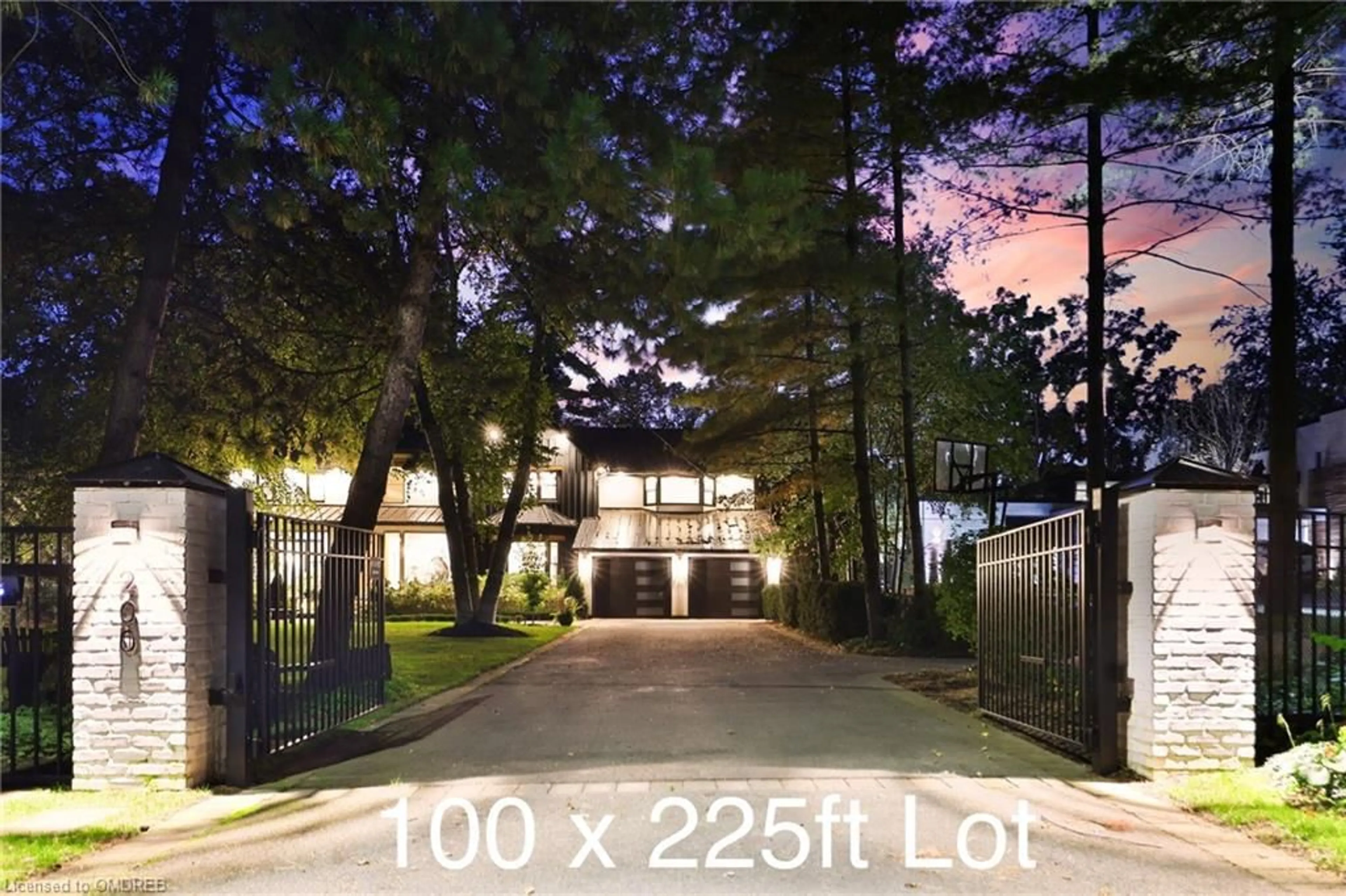 Outside view for 200 Chartwell Rd, Oakville Ontario L6J 3Z8