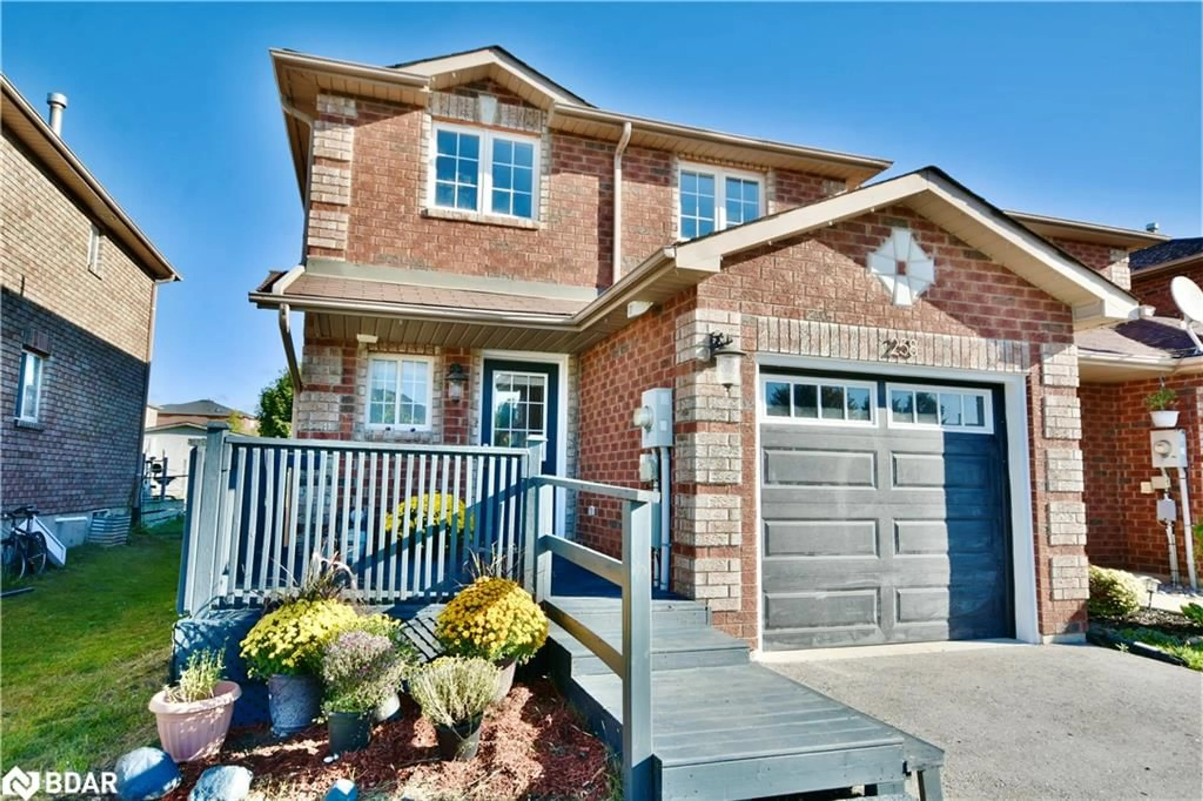 Home with brick exterior material for 258 Dunsmore Lane, Barrie Ontario L4M 7A7