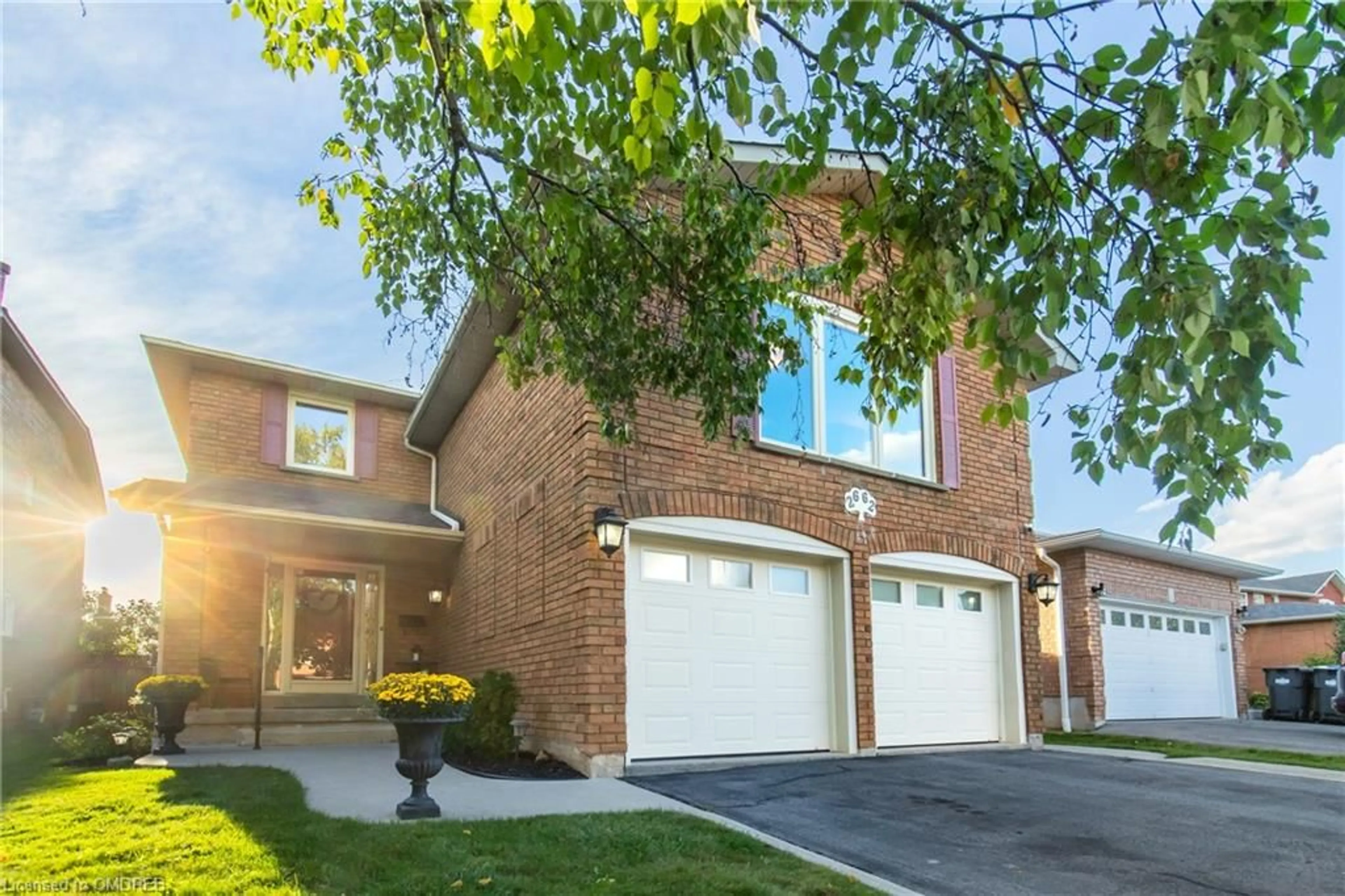 Home with brick exterior material for 2662 Innisfil Rd, Mississauga Ontario L5M 4J3