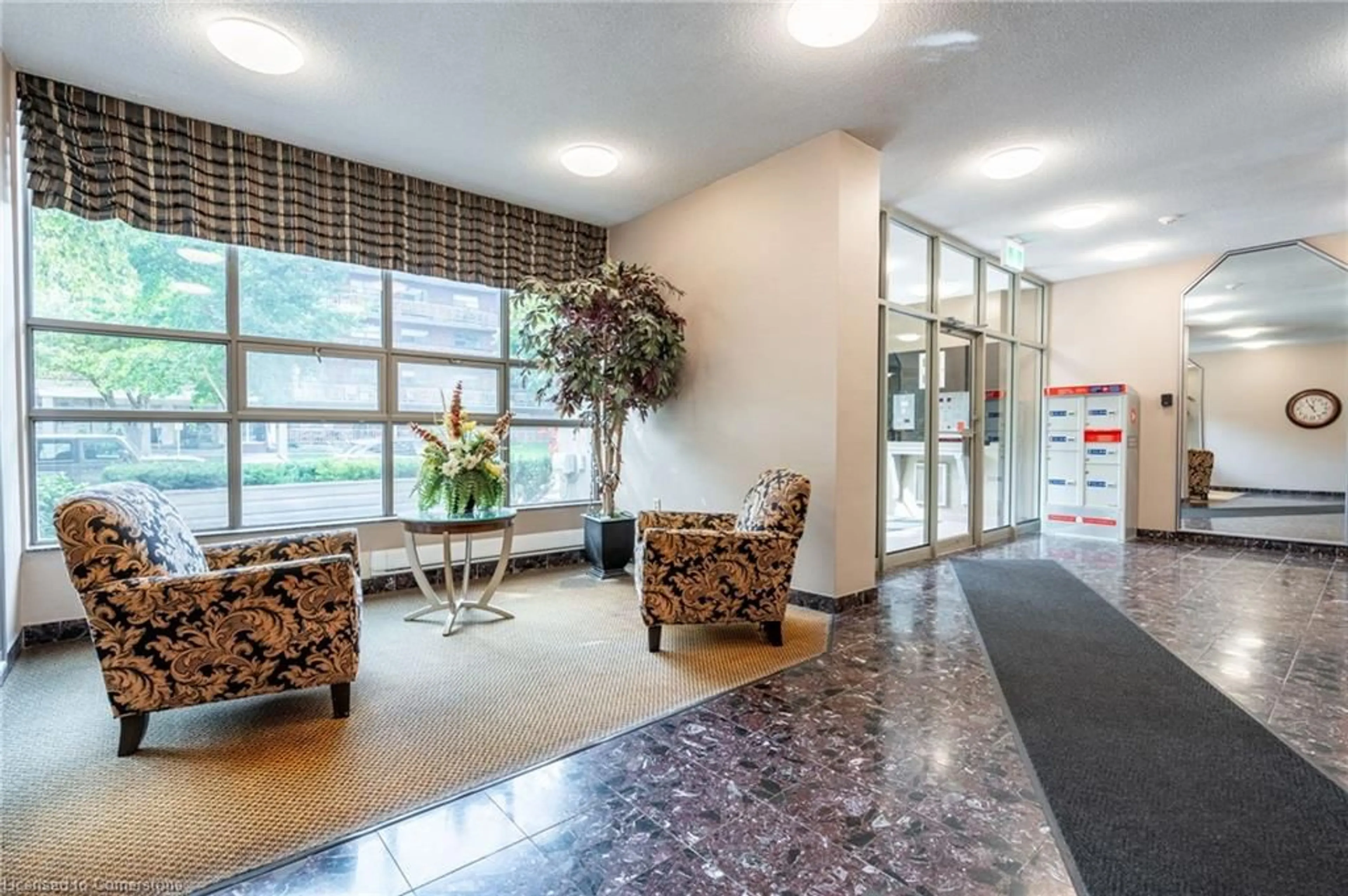 Indoor lobby, carpet floors for 8 Village Green Blvd #507, Stoney Creek Ontario L8G 5B8