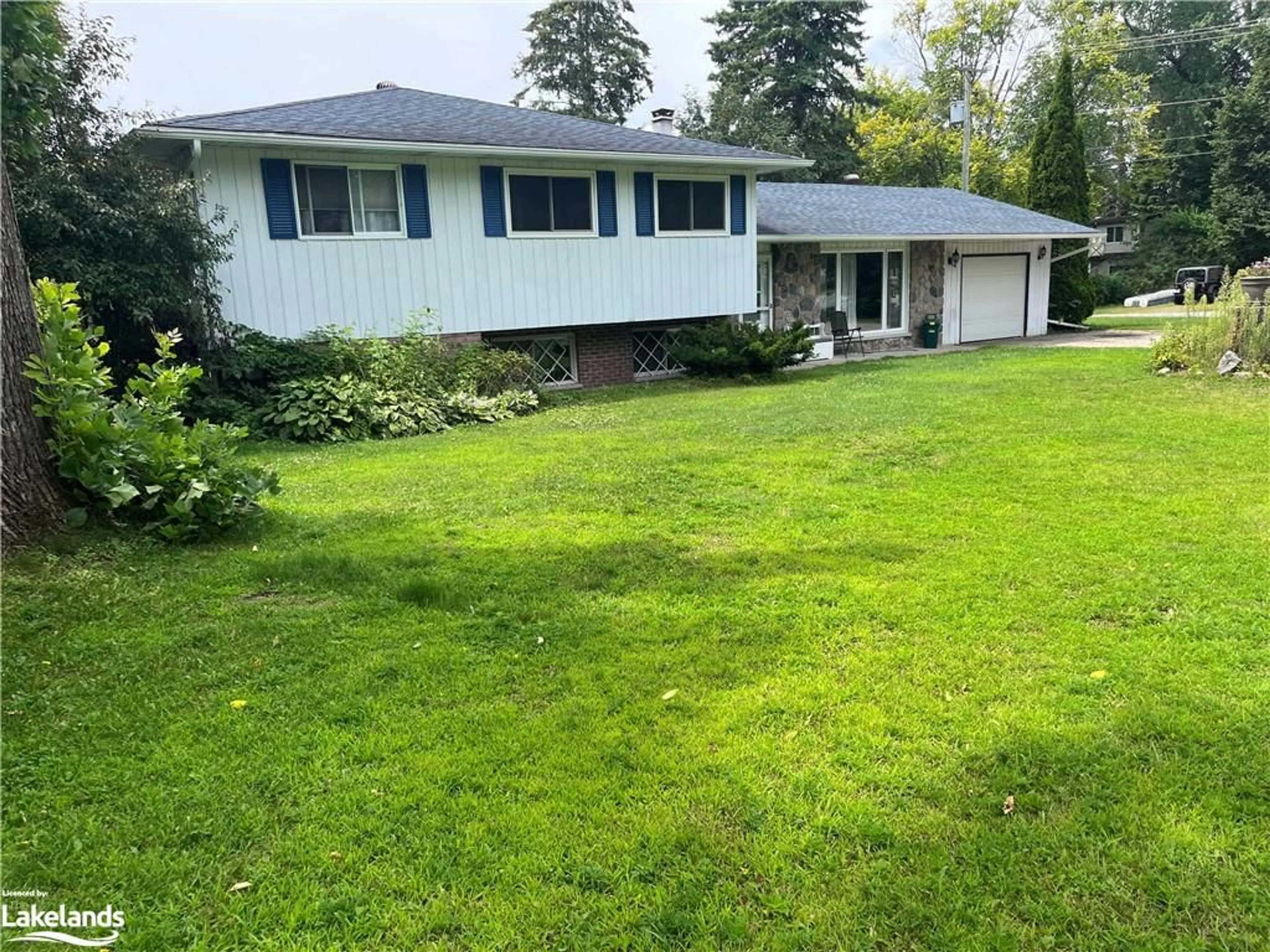 Frontside or backside of a home for 775 Sarah St, Gravenhurst Ontario P1P 1E4