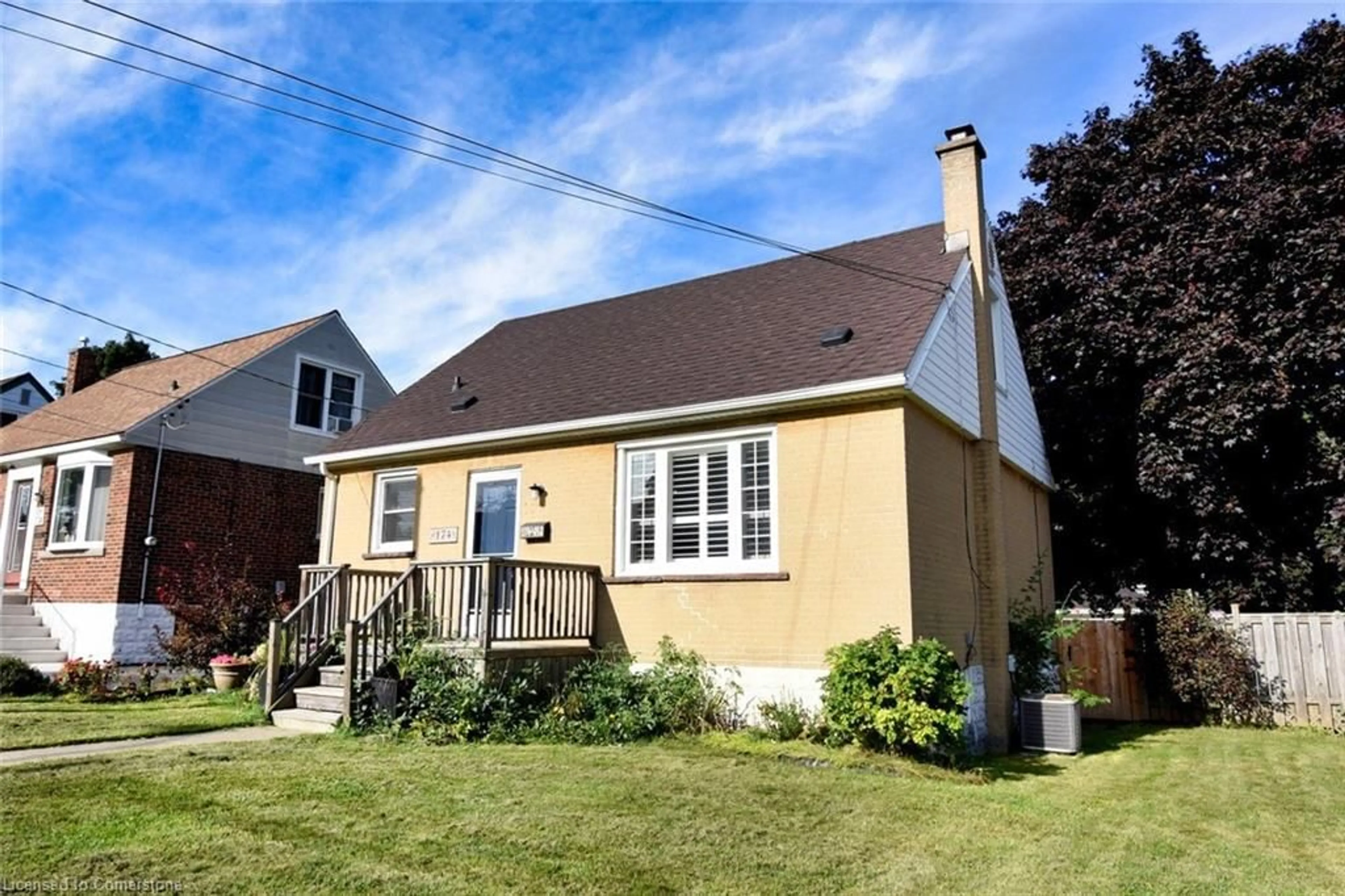 Frontside or backside of a home, cottage for 174 East 12th St, Hamilton Ontario L9A 3X6