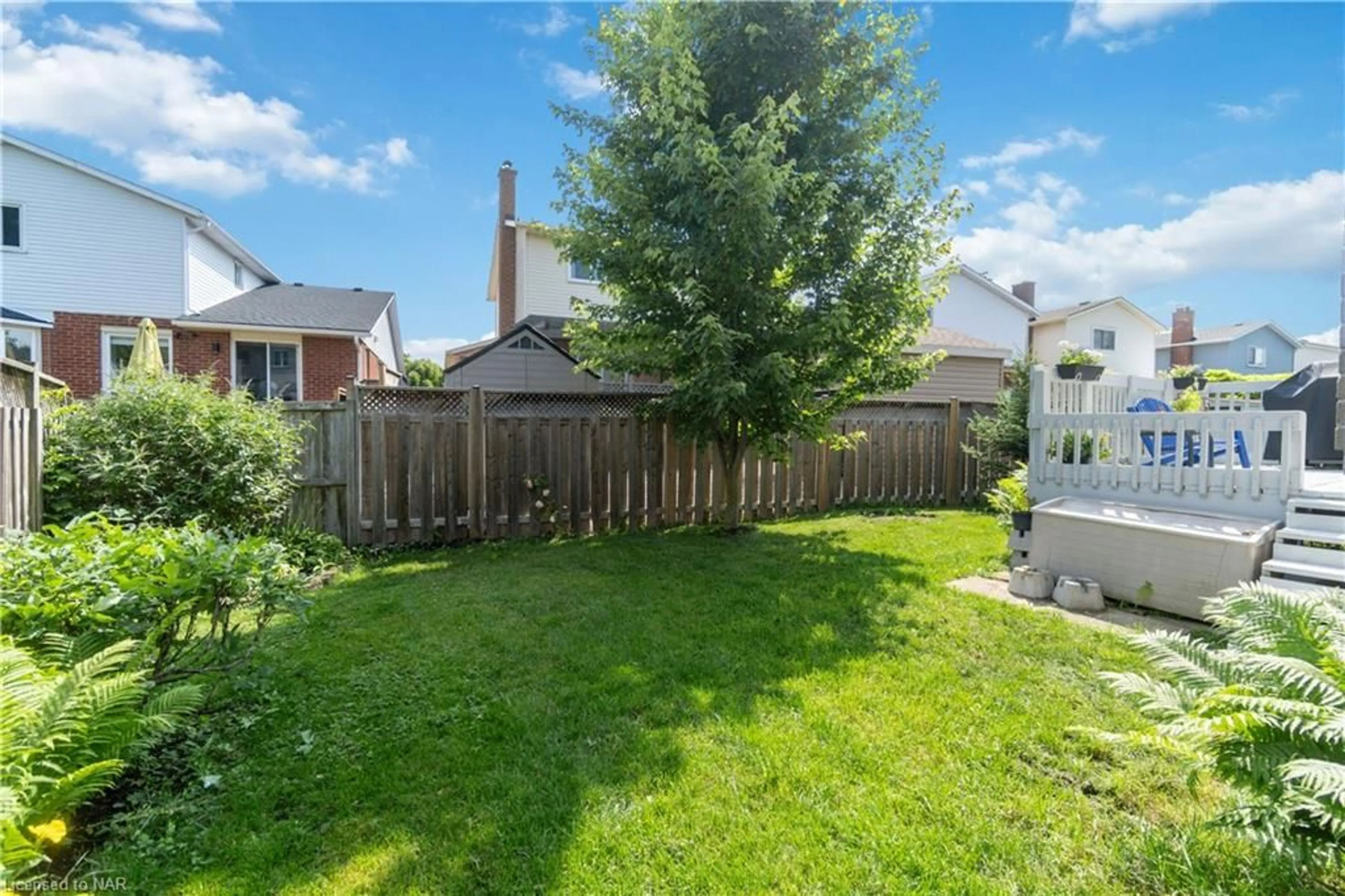 Patio, the fenced backyard for 33 Naples Crt, Thorold Ontario L2V 4S7