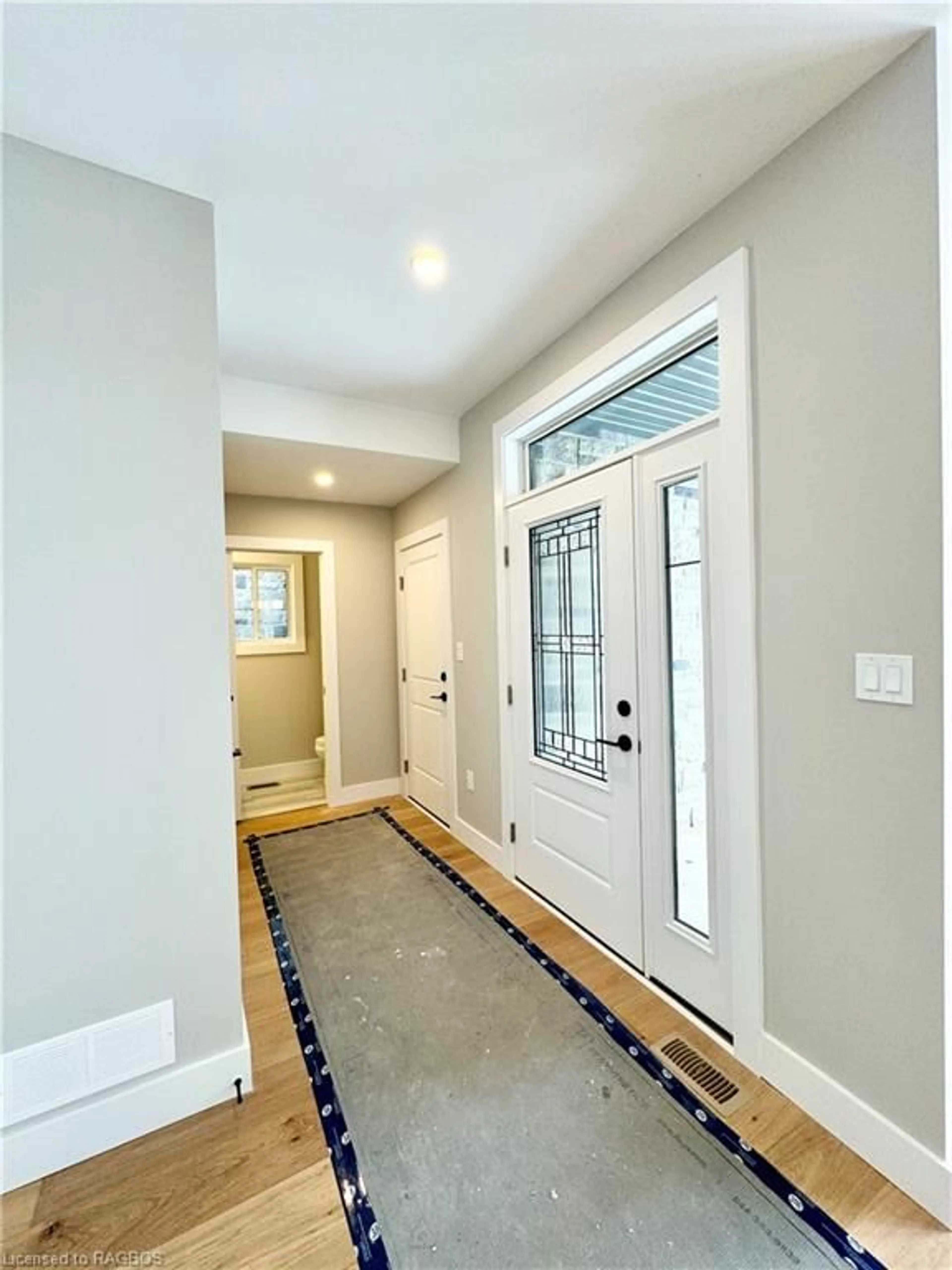 Indoor entryway, wood floors for 384 Rosner Dr, Port Elgin Ontario N0H 2C8