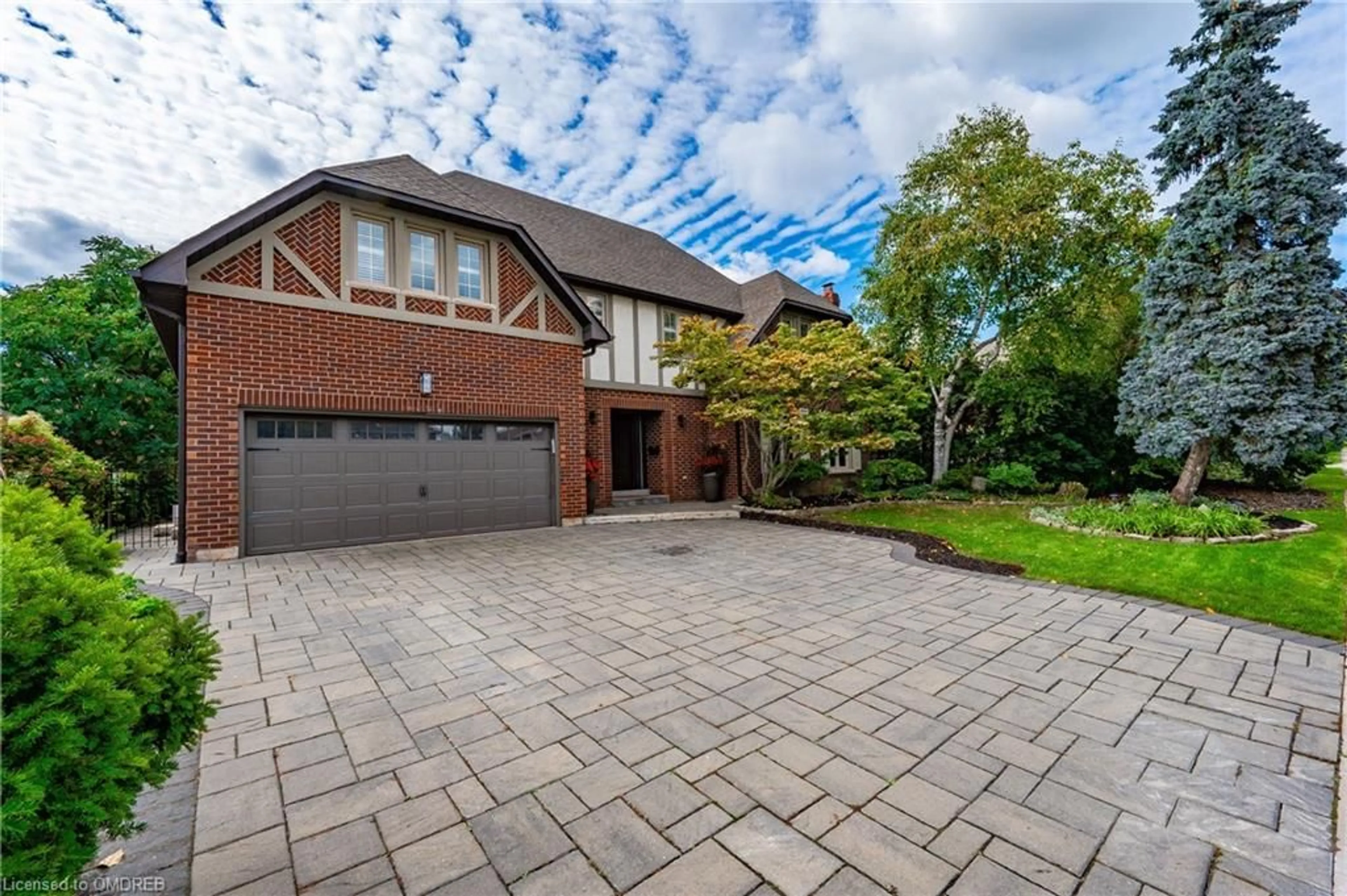 Home with brick exterior material for 1340 Greeneagle Dr, Oakville Ontario L6M 2M9