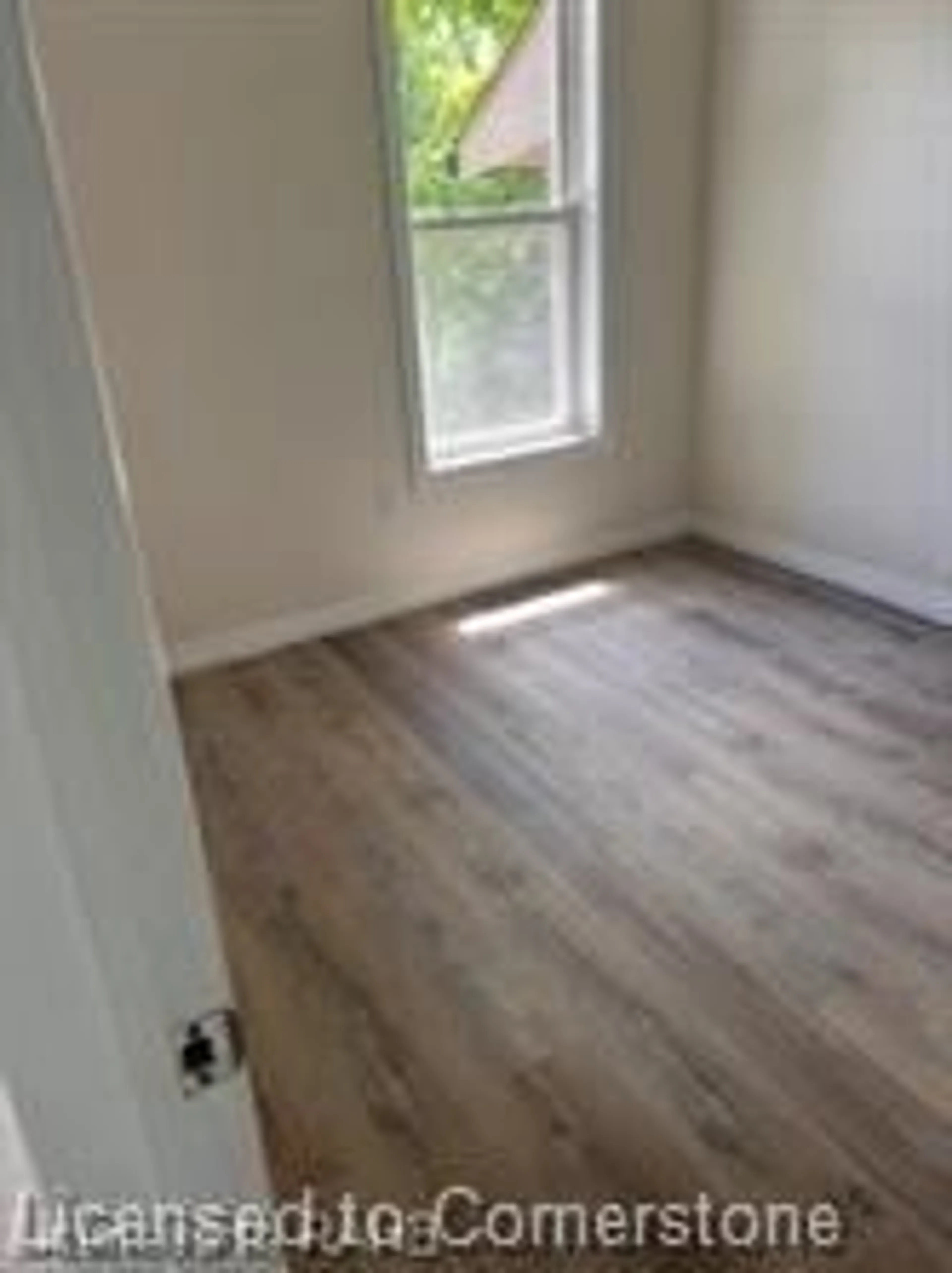 A pic of a room, wood floors for 33-35 Wood St, Hamilton Ontario L8L 3Y2