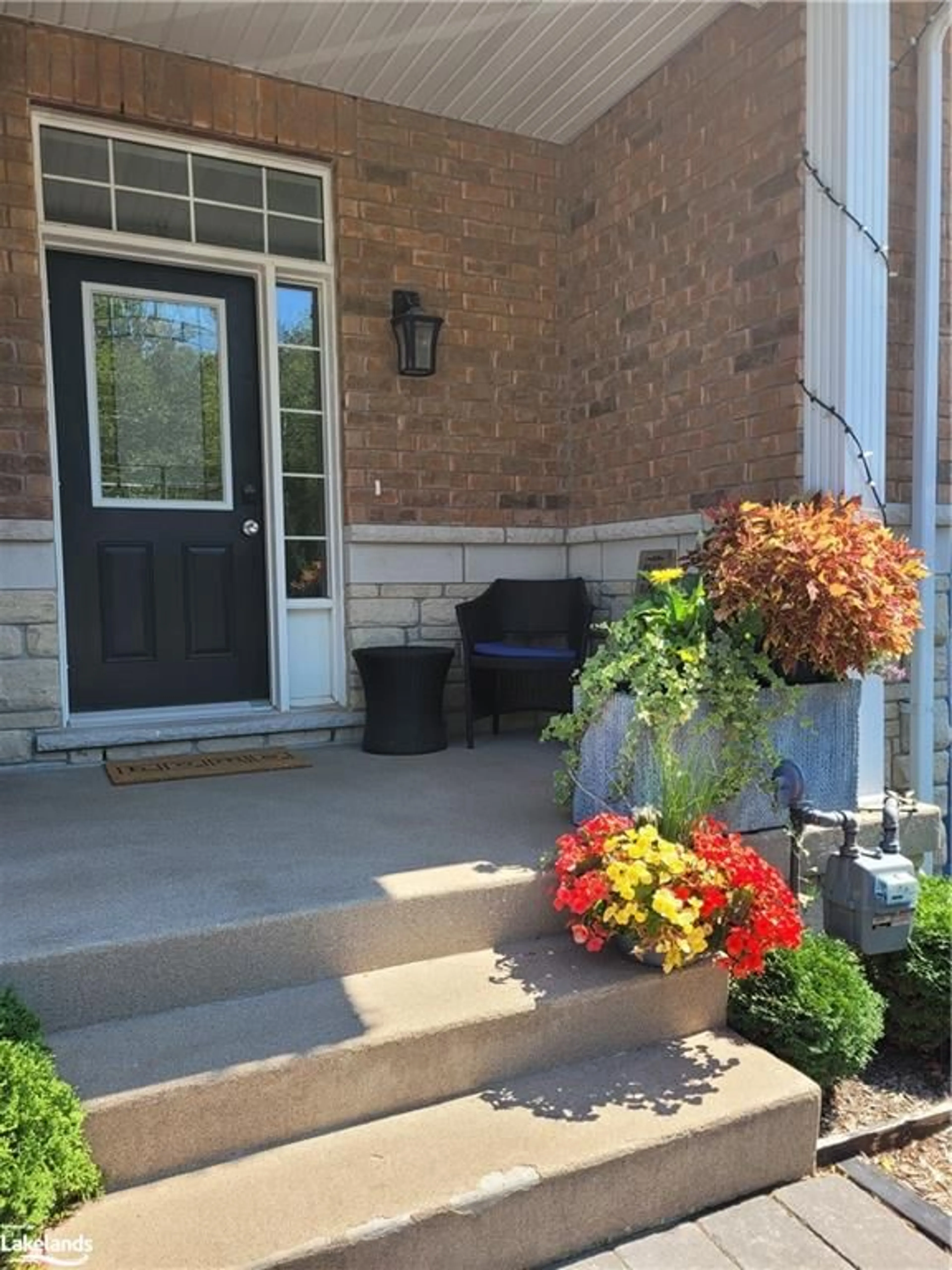 Indoor entryway, cement floor for 11 Farwell Ave, Wasaga Beach Ontario L9Z 0H3