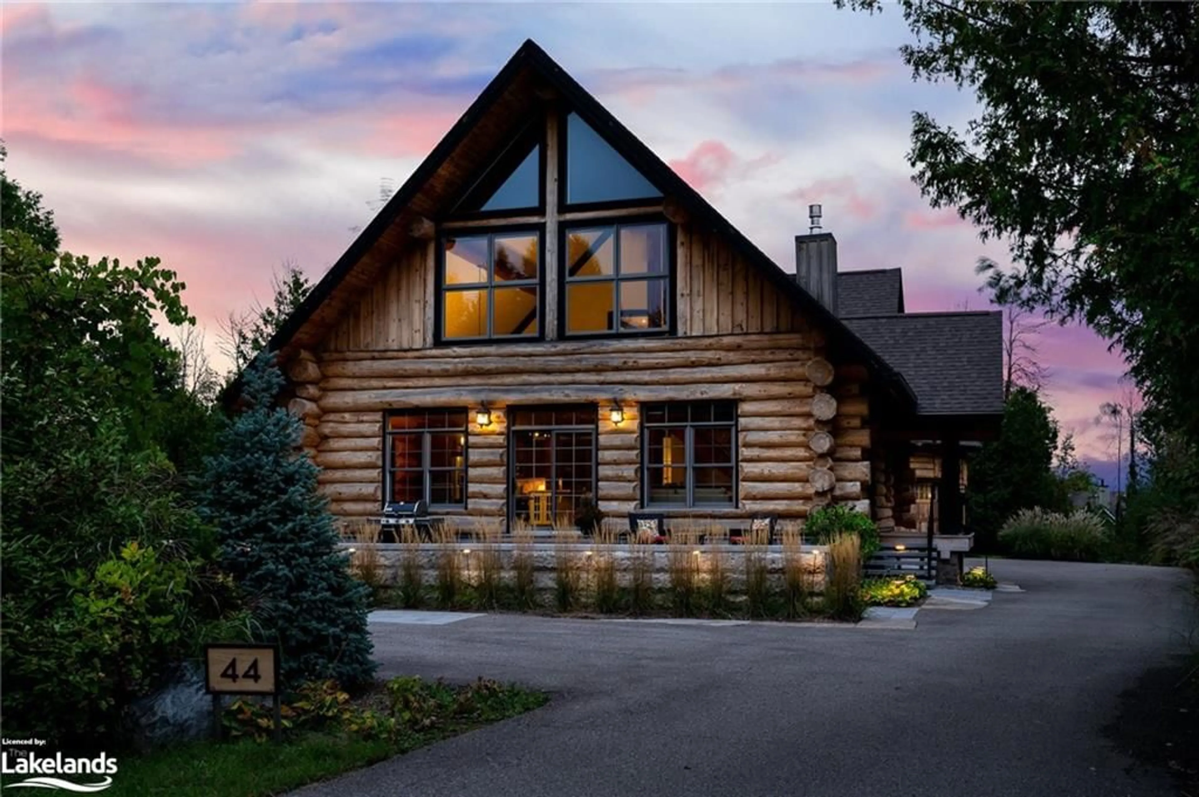 Frontside or backside of a home, cottage for 44 Trails End, Collingwood Ontario L9Y 5B2