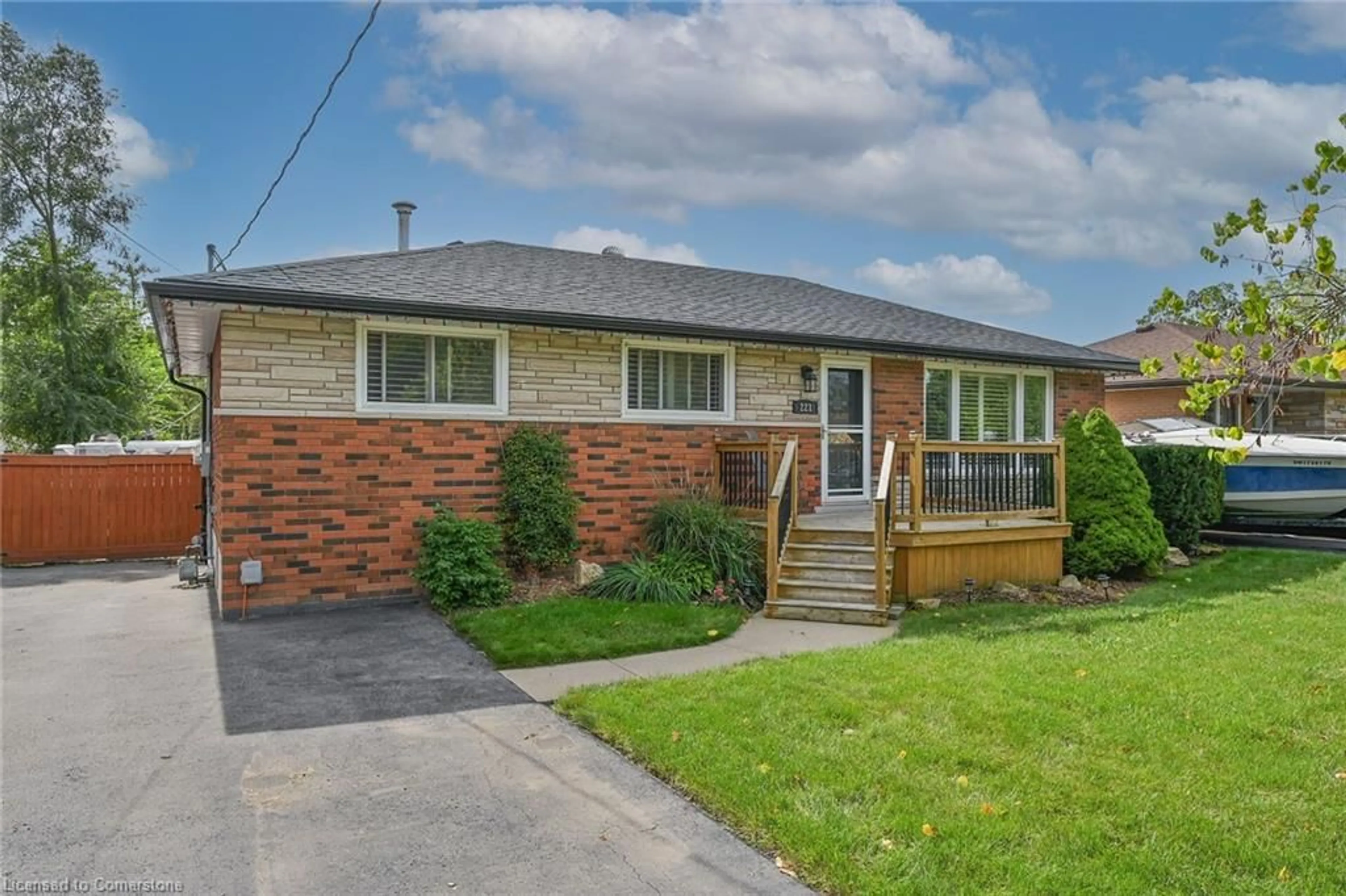 Frontside or backside of a home, cottage for 221 Mackenzie Cres, Caledonia Ontario N3W 1A7