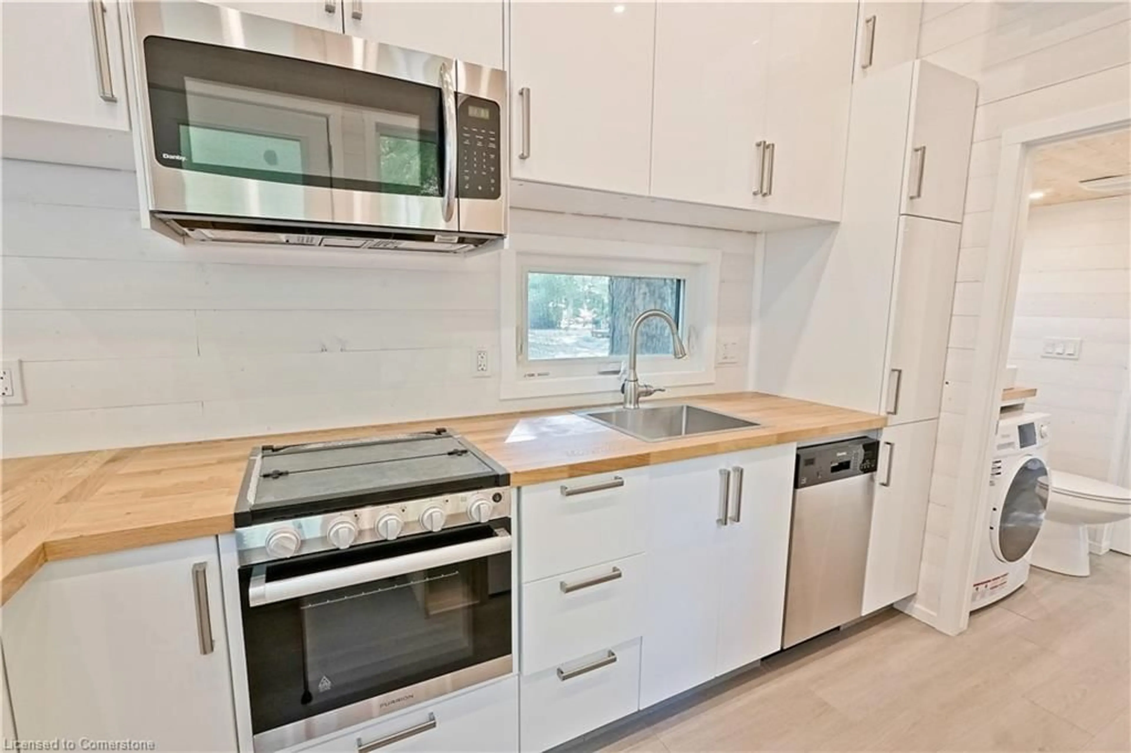 Standard kitchen for 174366 Dufferin County Rd 25 #14 Sugarbush, Grand Valley Ontario L0N 1G0