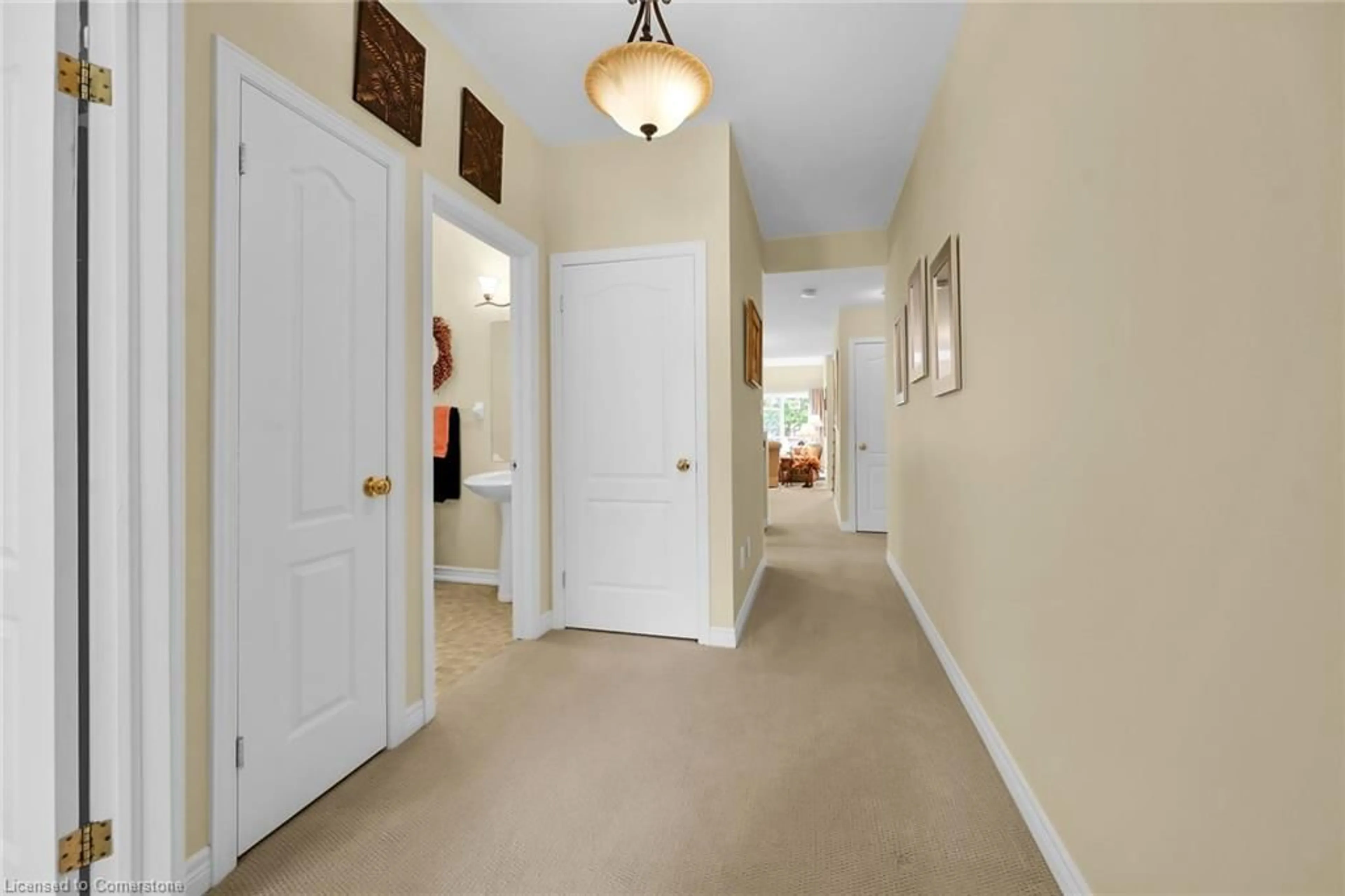 Indoor entryway, carpet floors for 69 Mapleleaf Trail, Glanbrook Ontario L9B 0A3