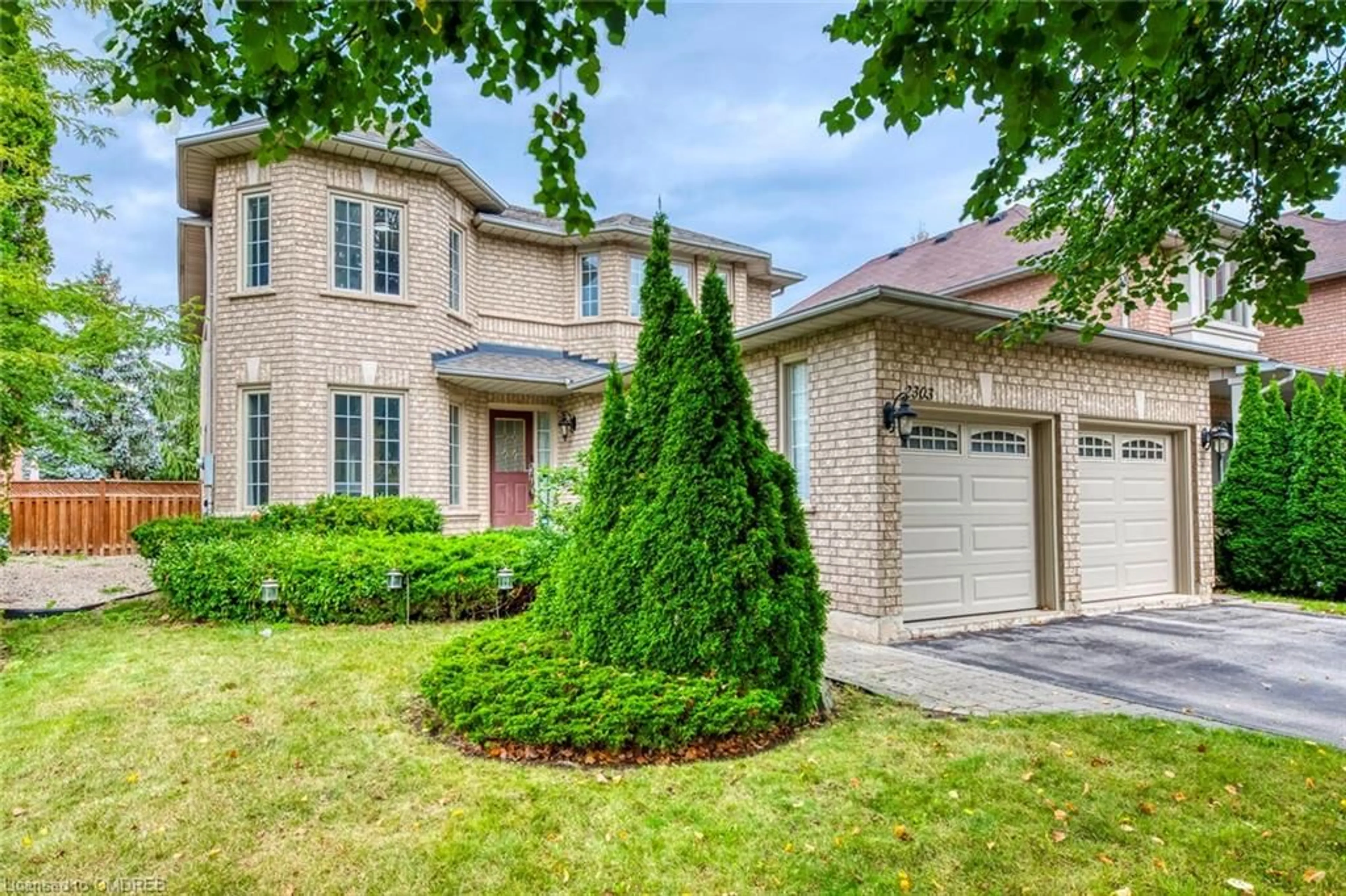 Home with brick exterior material for 2303 Hilltop Lane, Oakville Ontario L6M 3M5