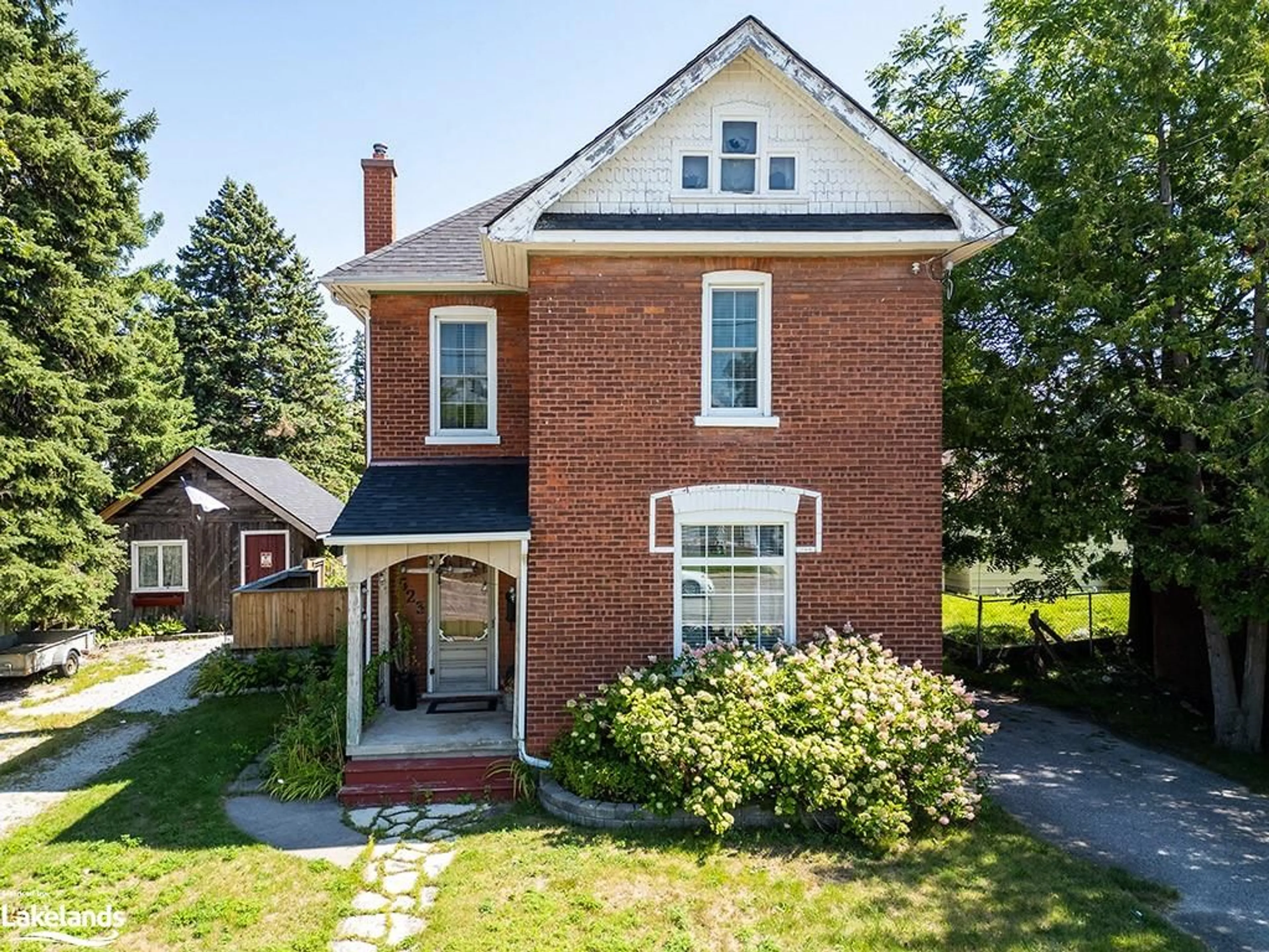 Home with brick exterior material for 523 Hurontario St, Collingwood Ontario L9Y 2N2