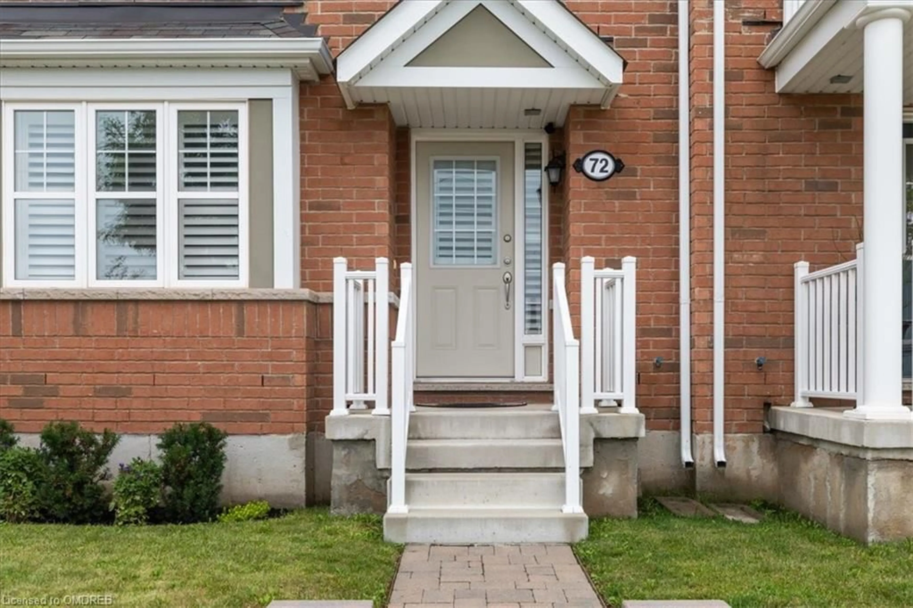 Home with brick exterior material for 22 Spring Creek Drive Dr #72, Waterdown Ontario L8B 1V7