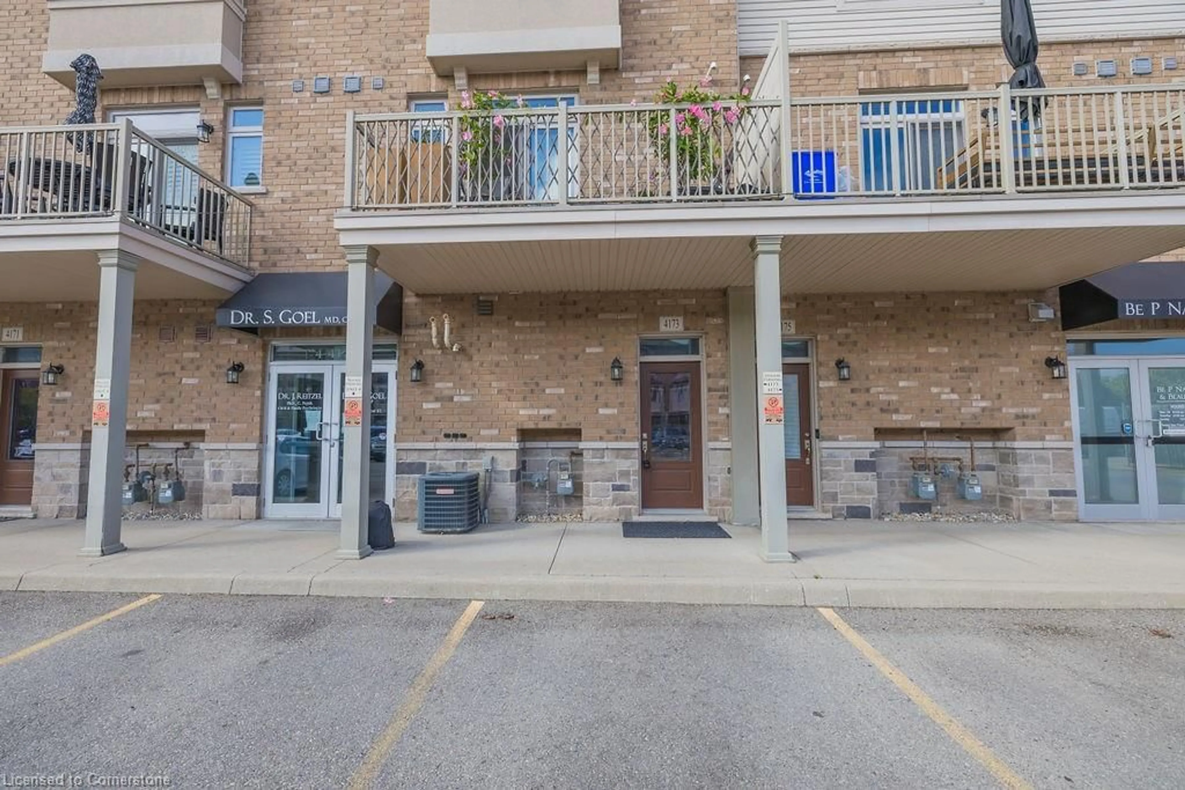 A pic from exterior of the house or condo, the front or back of building for 4173 Palermo Common, Burlington Ontario L7L 0G7