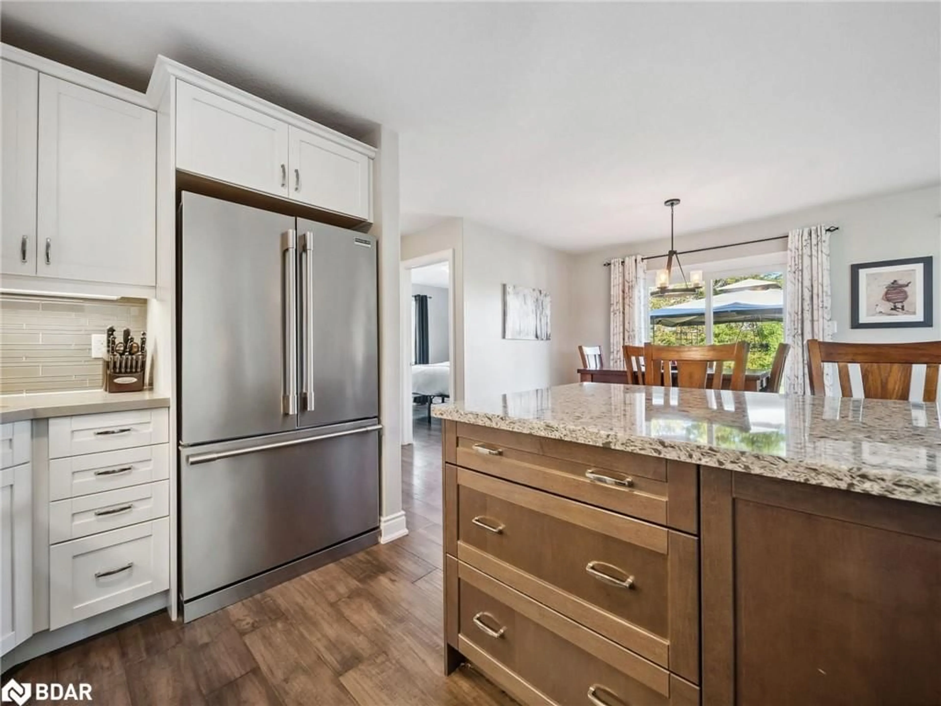 Open concept kitchen for 35 Grace Crescent Cres, Oro-Medonte Ontario L3V 8N6