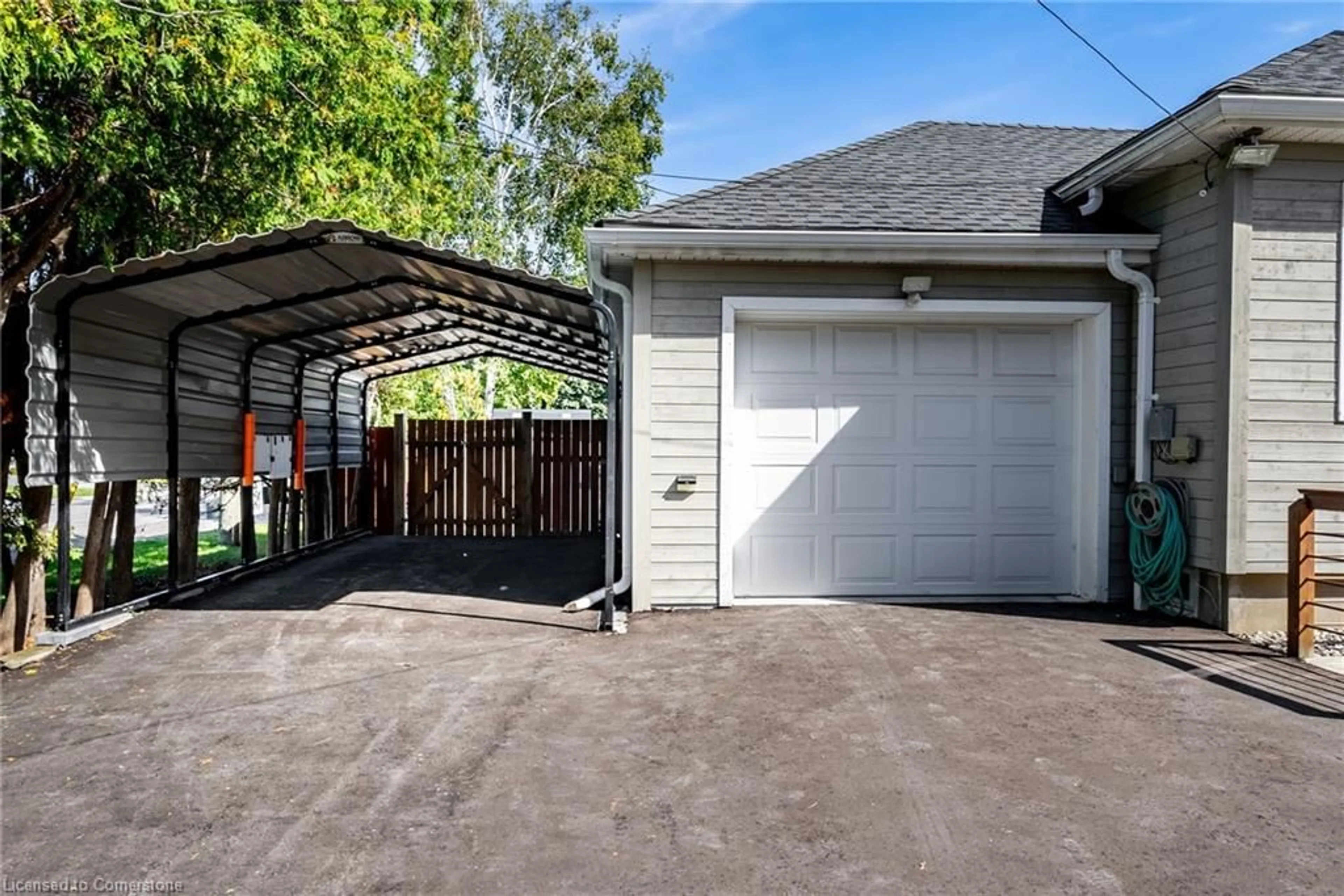 Indoor garage, cement floor for 301 Kendalwood Rd, Whitby Ontario L1N 2G2