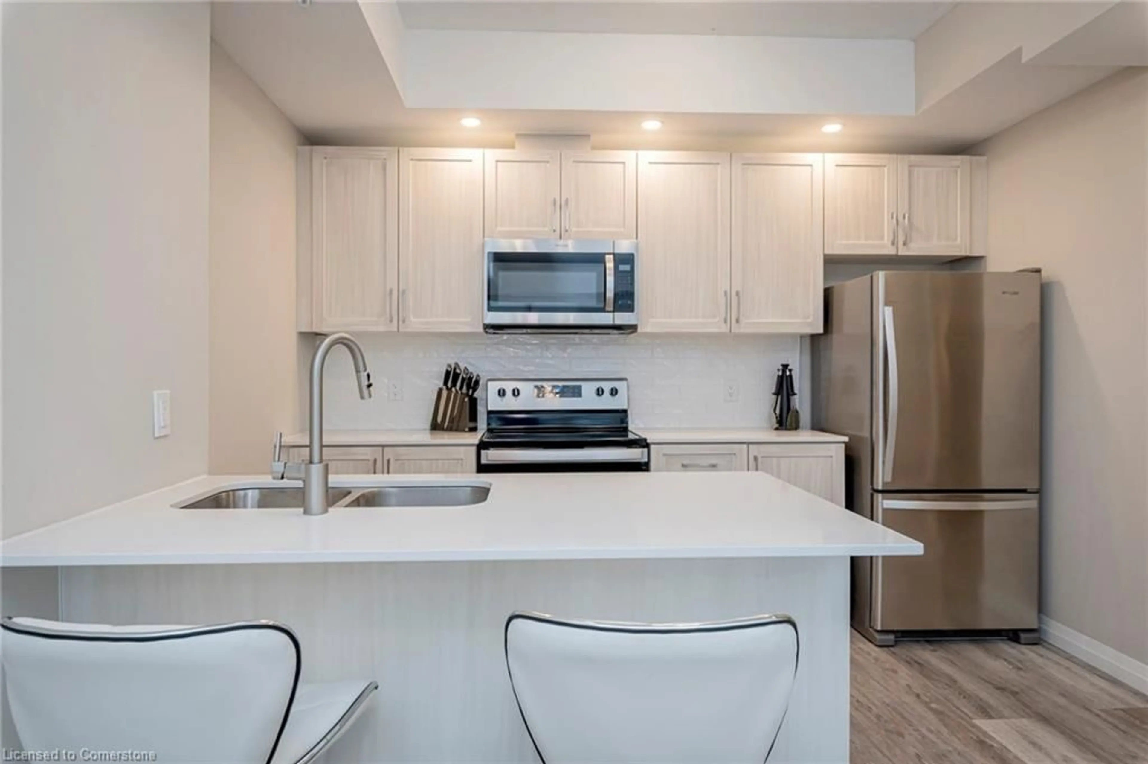 Standard kitchen for 108 Garment St #1212, Kitchener Ontario N2G 0E2